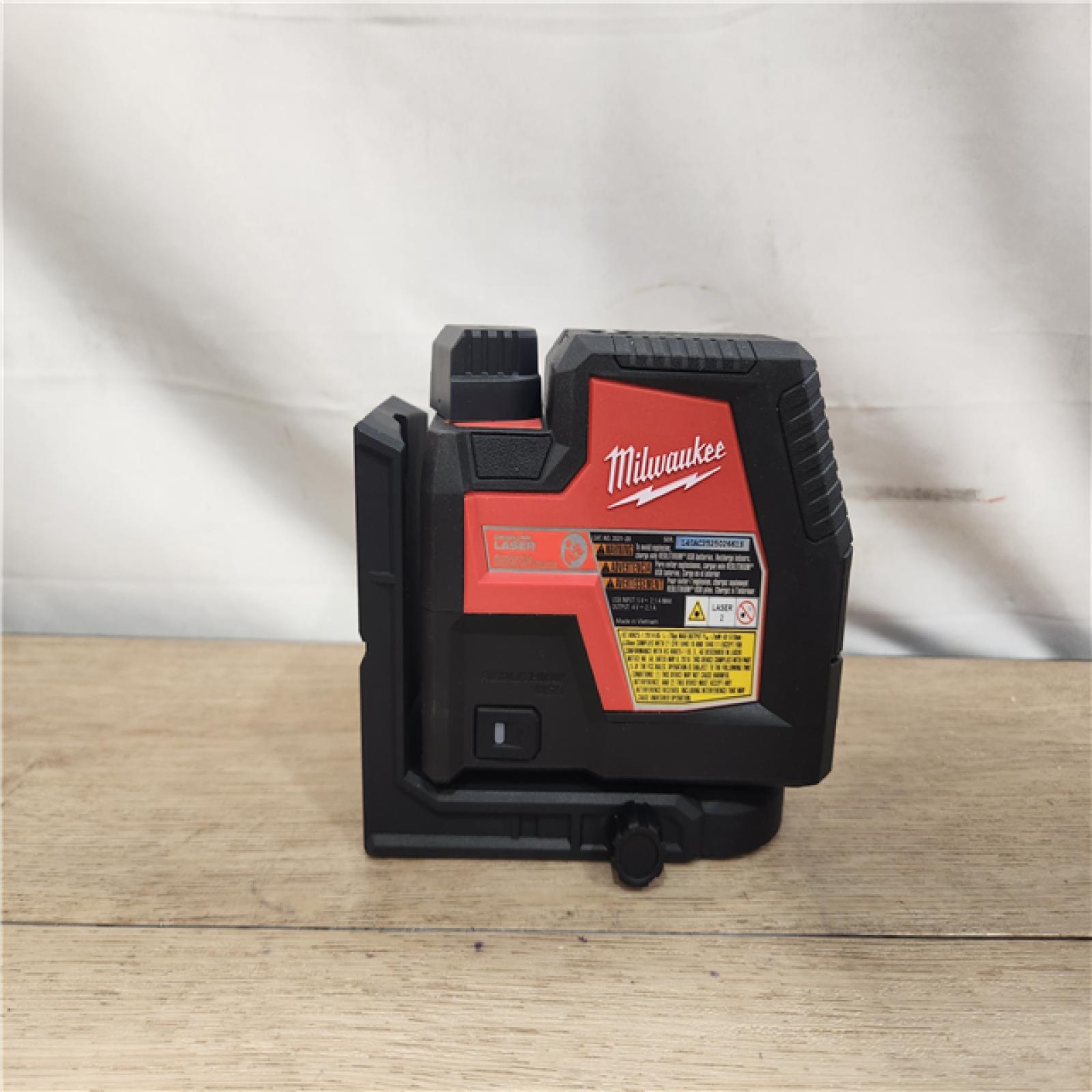 AS-IS- Milwaukee 100 ft. REDLITHIUM Lithium-Ion USB Green Rechargeable Cross Line Laser Level Kit