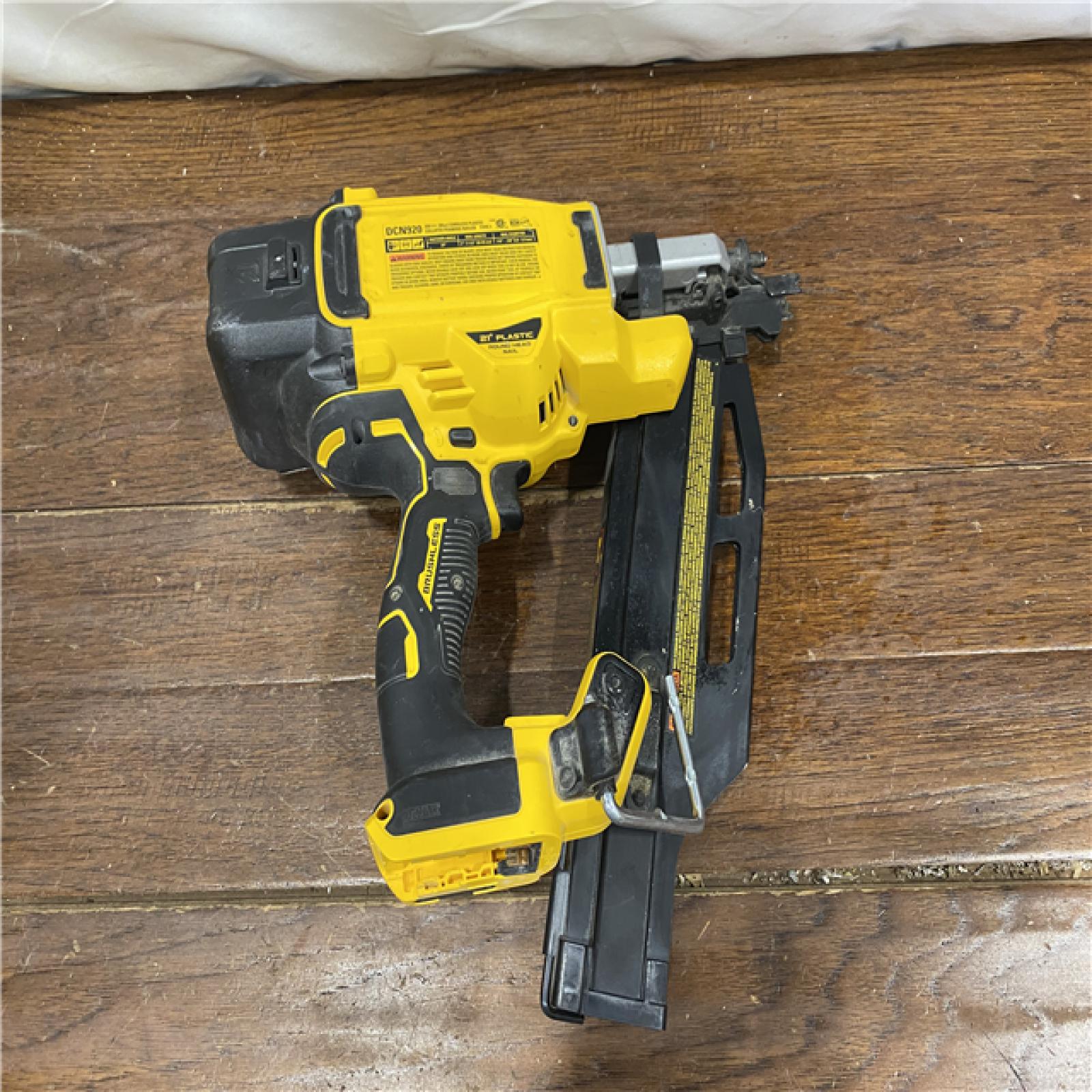 AS-IS DEWALT 20-Volt 21° Cordless Framing Nailer (Tool-Only)