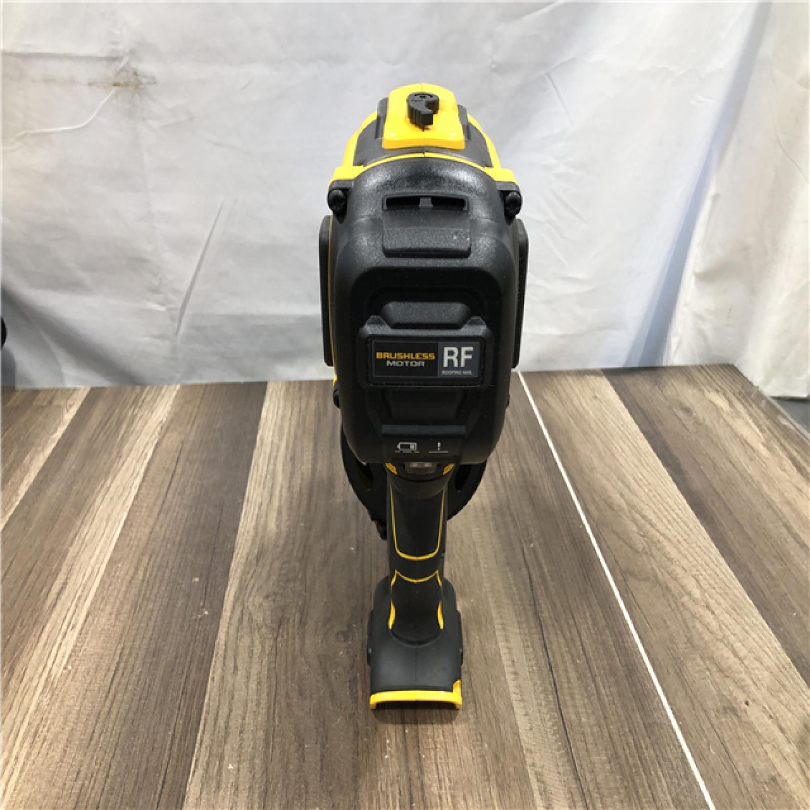 AS-IS DEWALT 20V MAX Lithium-Ion 15-Degree Electric Cordless Roofing Nailer Kit