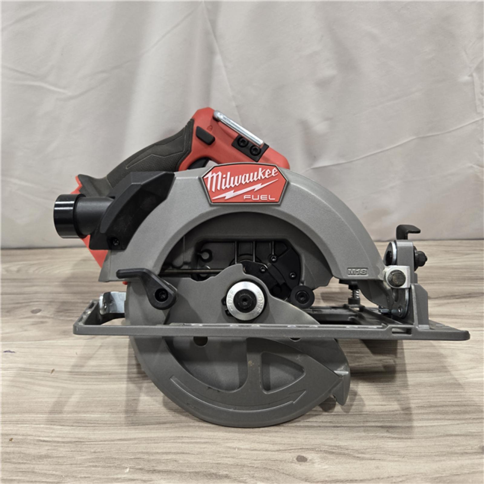 AS-IS Milwaukee M18 FUEL 7-1/4 Inch Circular Saw (Bare Tool)