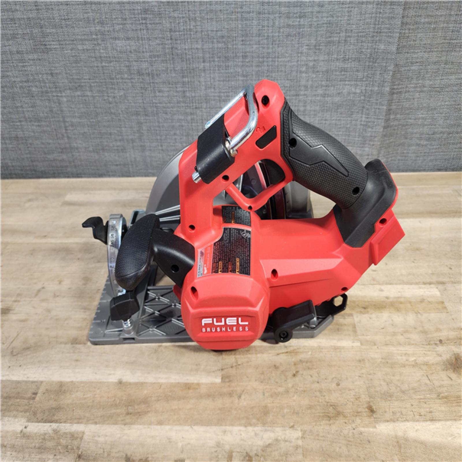 HOUSTON LOCATION - AS-IS Milwaukee M18 FUEL 7-1/4 Inch Circular Saw (Bare Tool)