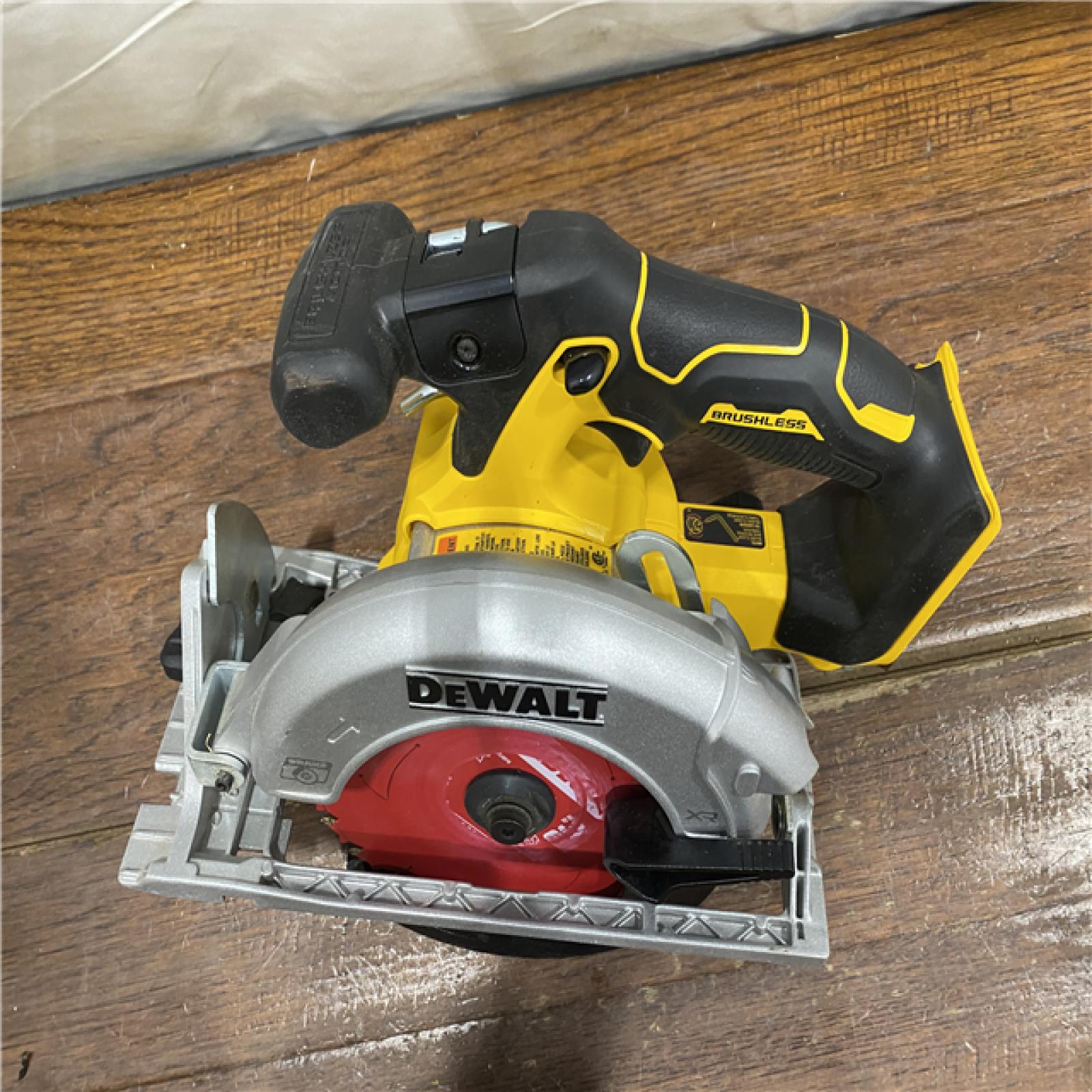 AS-IS DeWALT DCS565B 20V Max Brushless 6.5   Cordless Circular Saw