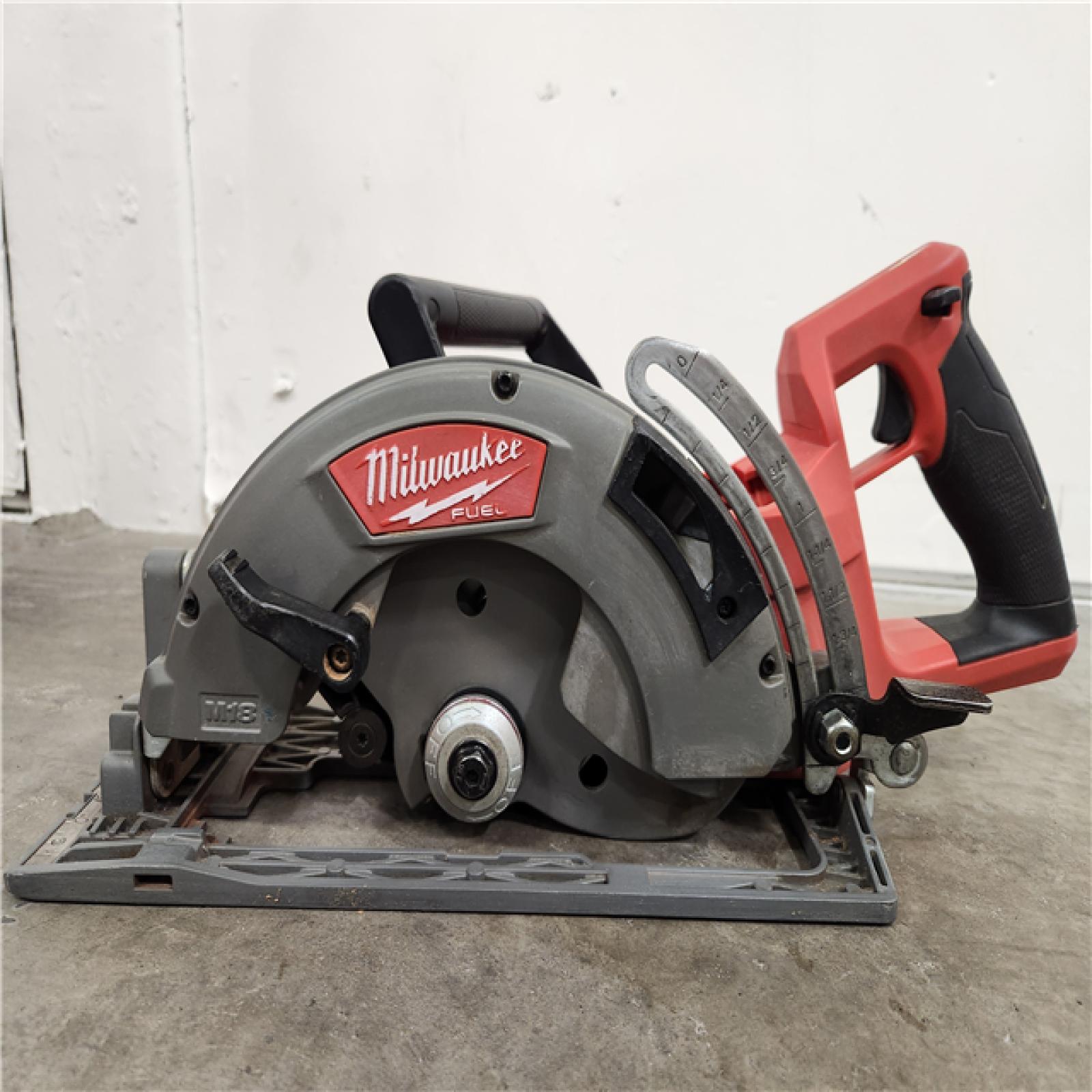 Phoenix Location LIKE NEW Milwaukee M18 FUEL 18V Lithium-Ion Cordless 7-1/4 in. Rear Handle Circular Saw (Tool-Only)