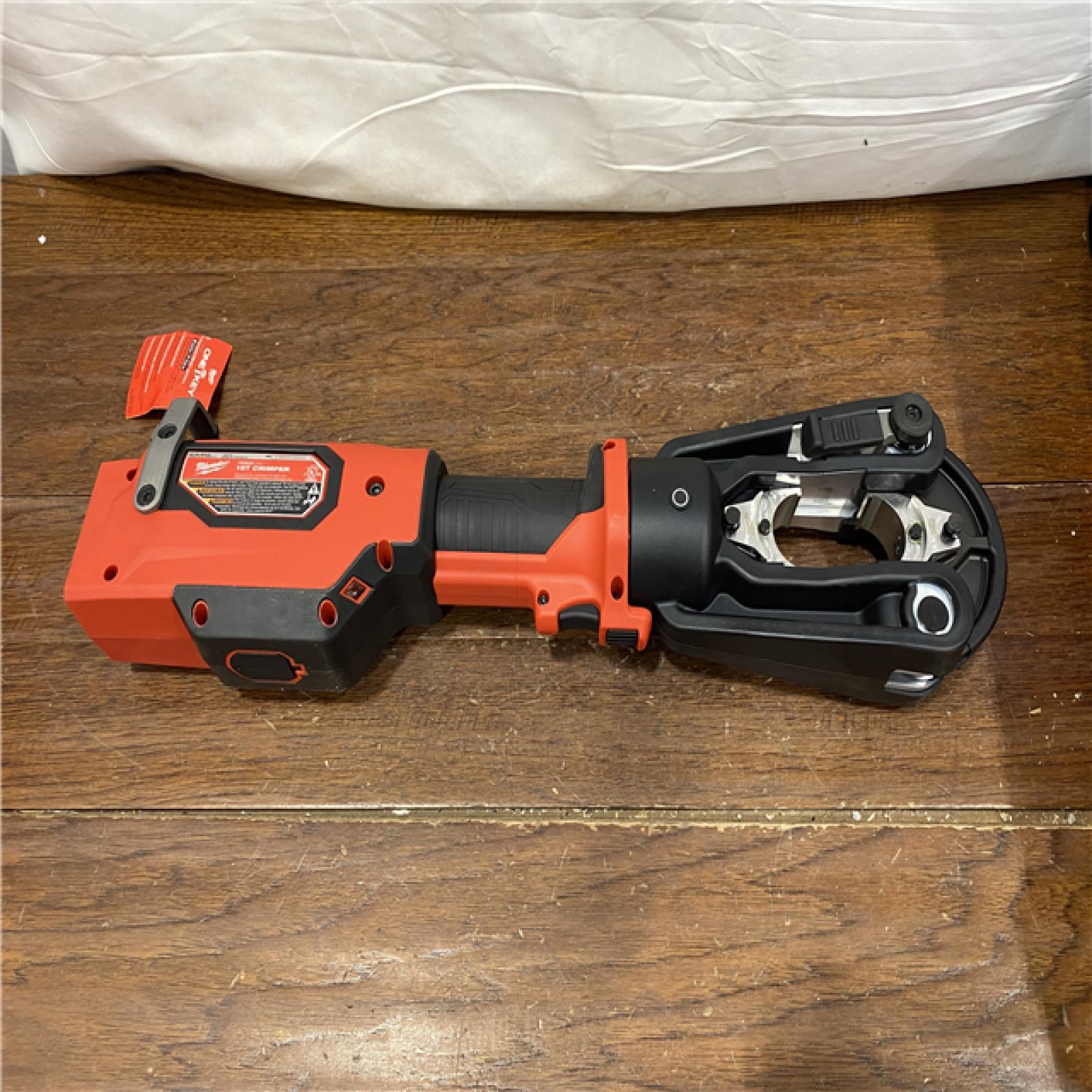 AS-IS Milwaukee 2879-22 M18 FORCE LOGIC 15-Ton Crimper 2.0Ah + 5.0 Ah Kit