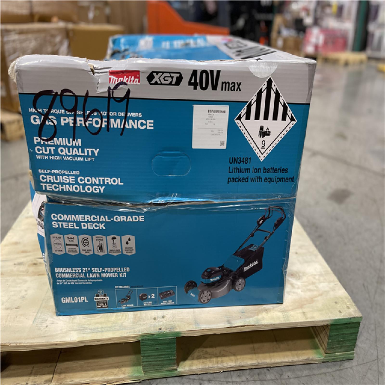 DALLAS LOCATION - Makita 40V max XGT Brushless Cordless 21 in. Walk Behind Self-Propelled Commercial Lawn Mower Kit (8.0Ah)