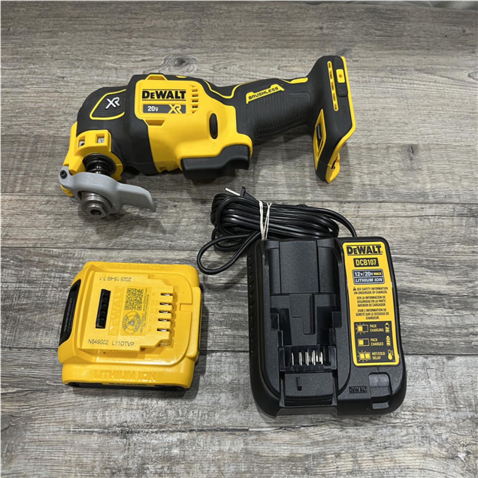 AS-IS DEWALT 20V MAX XR Cordless Brushless 3-Speed Oscillating Multi Tool Kit