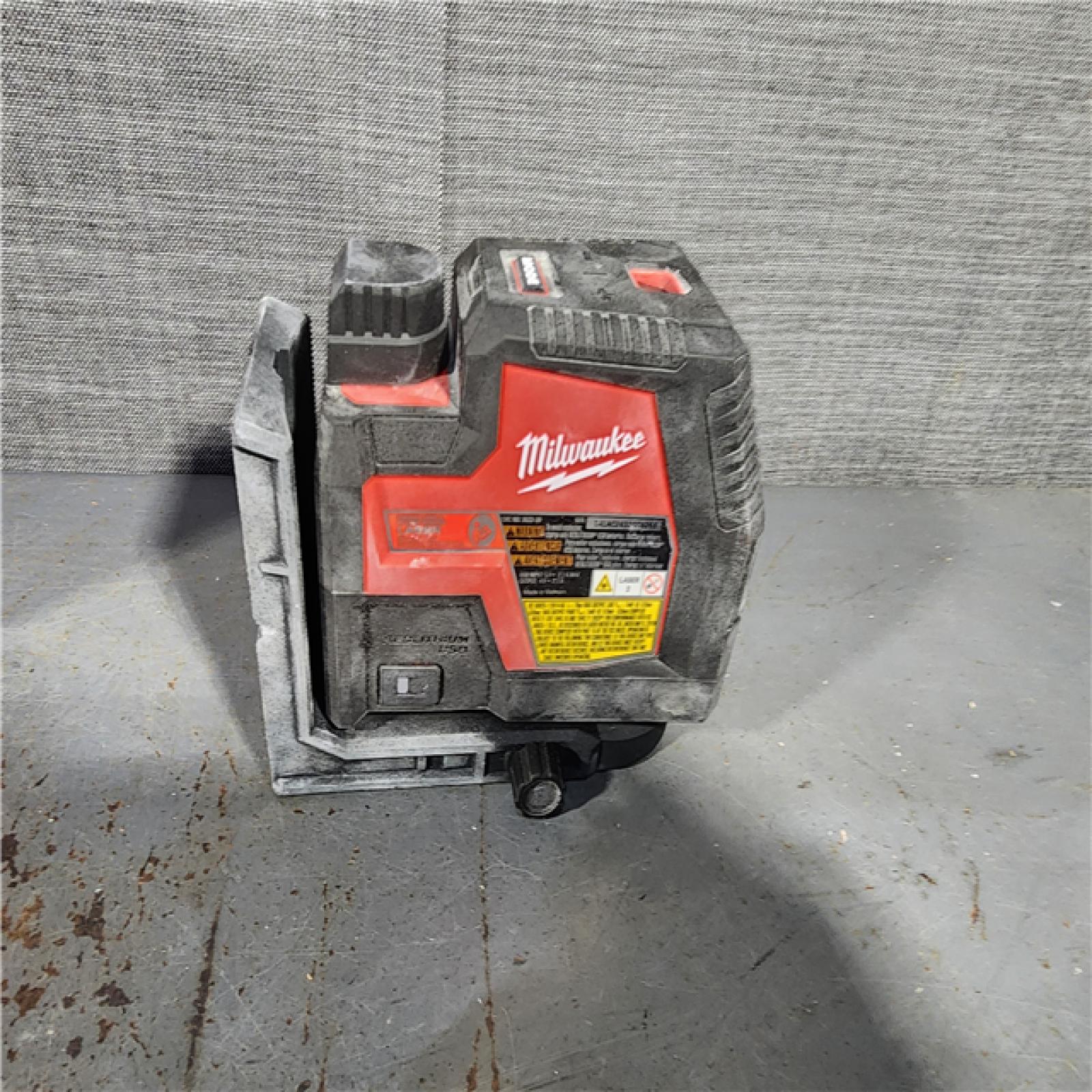 HOUSTON LOCATION - AS-IS Milwaukee-3522-21 Green Beam Laser Cross Line Plumb Point USB Rechargeable