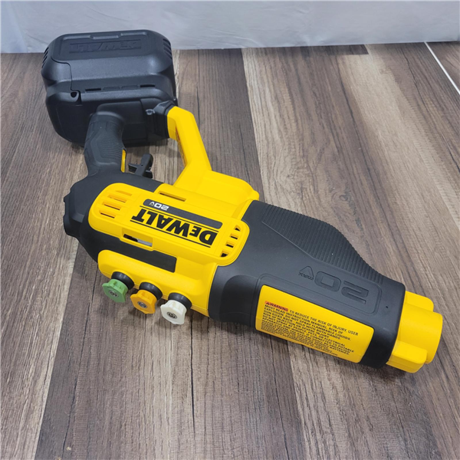 AS-IS Dewalt 20V 550 PSI  1 GPM Cordless Power Cleaner W/ 4 Nozzles Tool-Only