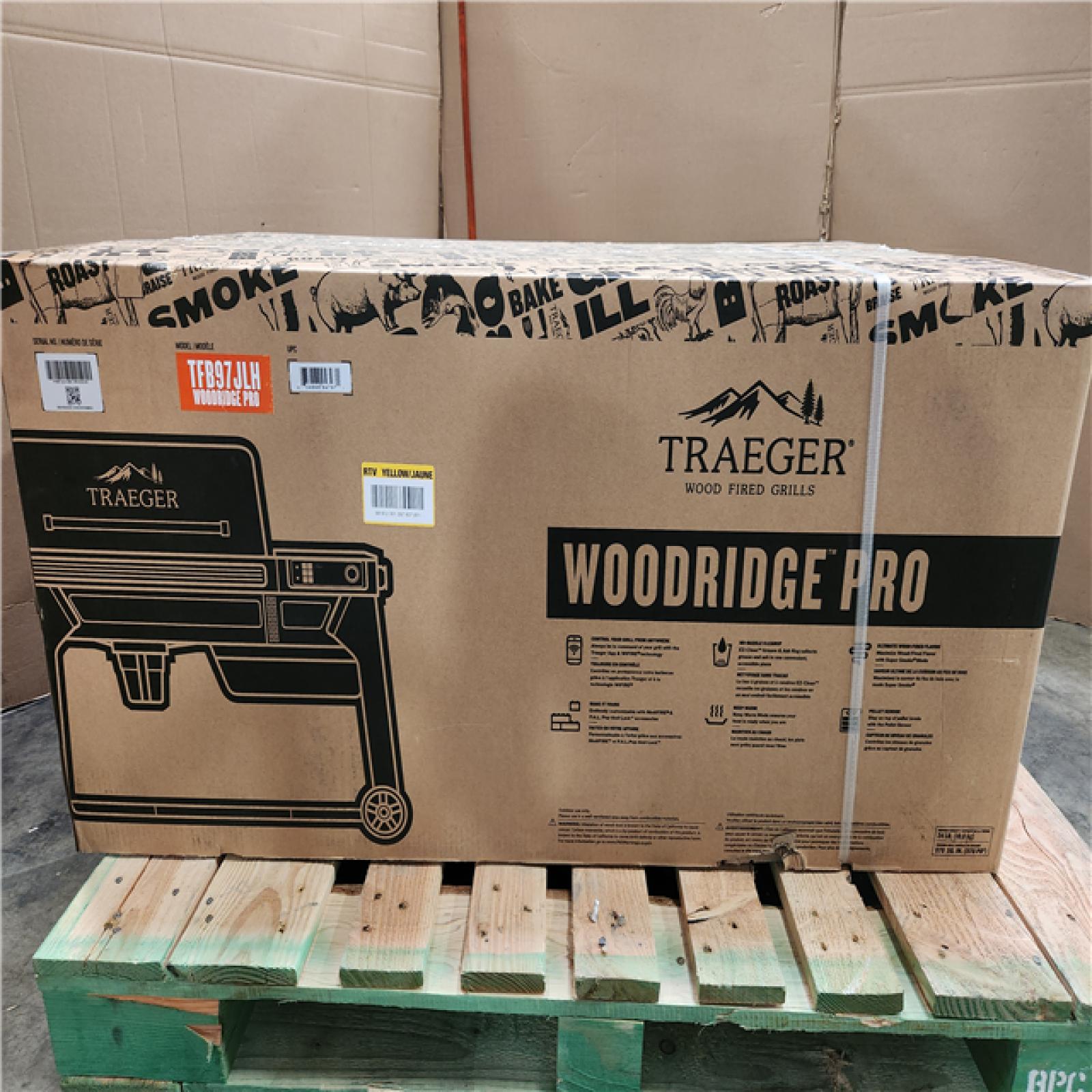 Phoenix Location NEW Traeger Woodridge Pro Wi-Fi Pellet Grill and Smoker in Black (Sealed)