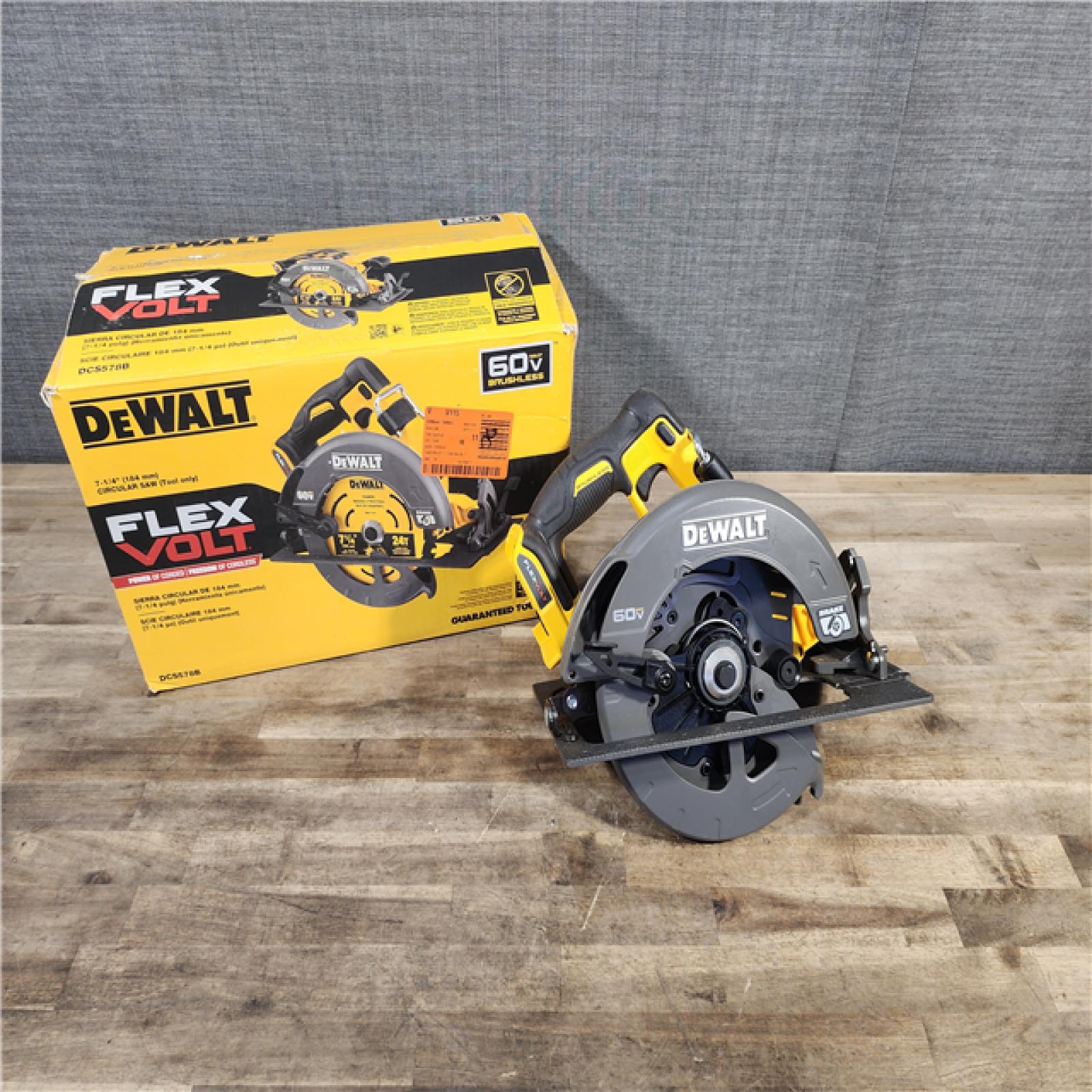 HOUSTON LOCATION - AS-IS (APPEARS LIKE NEW) DeWALT Flexvolt Max 7-1/4  60V Brushless Circular Saw DCS578B (Bare Tool)