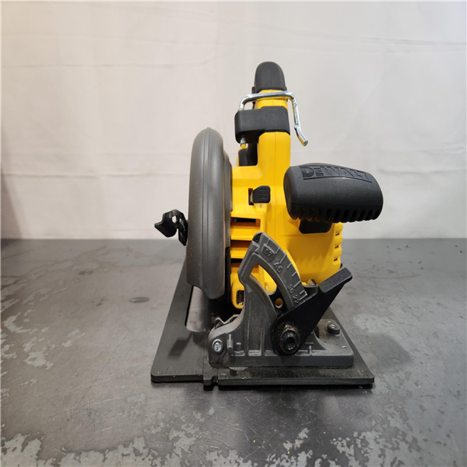 AS-IS- DeWALT Flexvolt Max 7-1/4  60V Brushless Circular Saw DCS578B (Bare Tool)