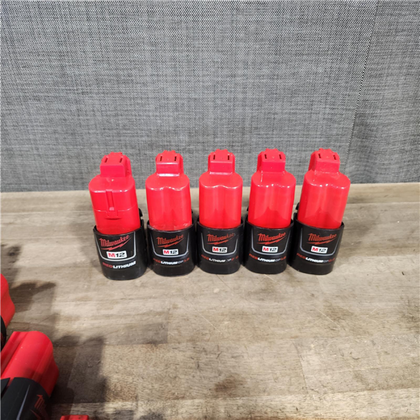 HOUSTON LOCATION - AS-IS MILWAUKEE BATTERY PACK QTY - 15