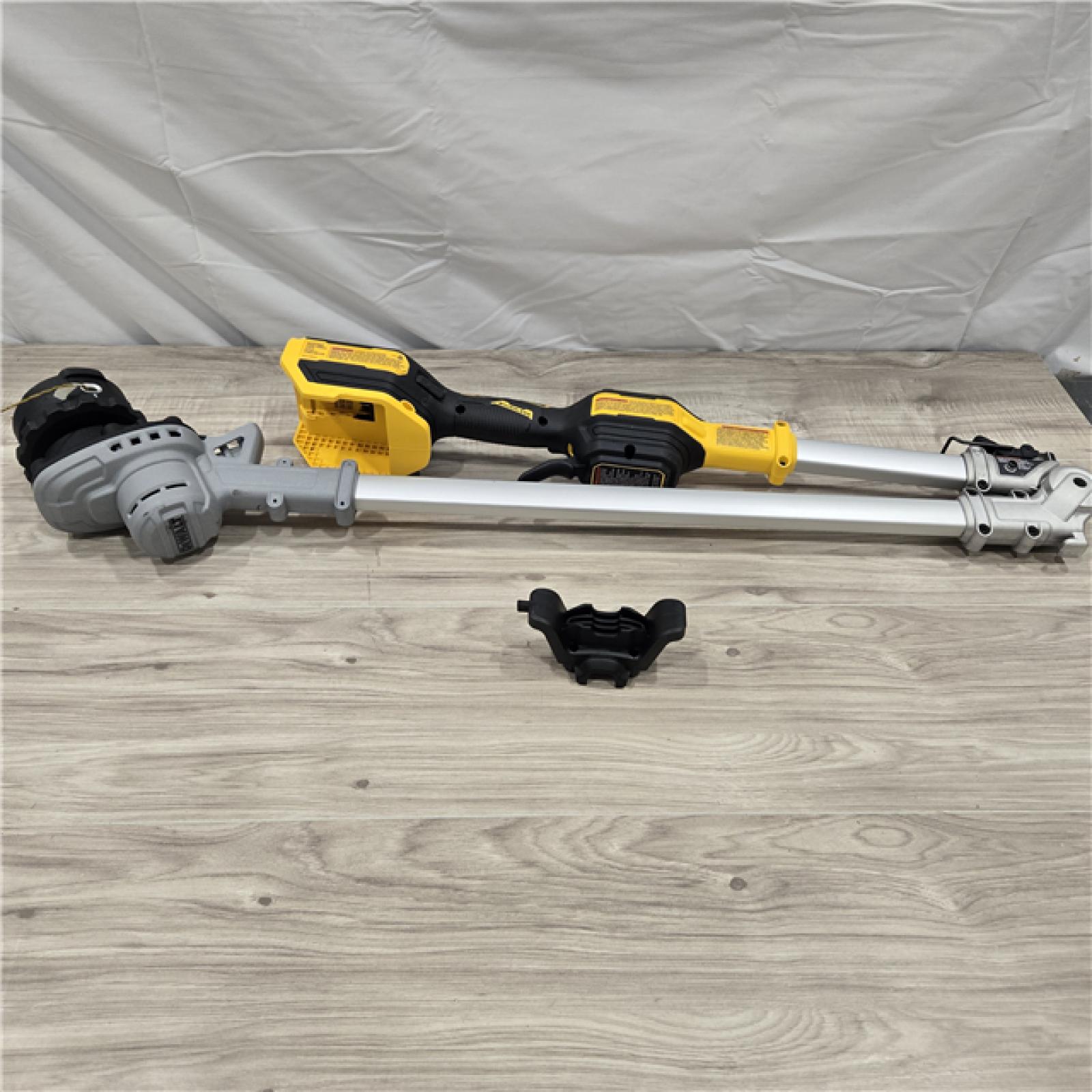 LIKE NEW! - DEWALT 20V MAX Cordless Foldable String Trimmer (Tool Only)