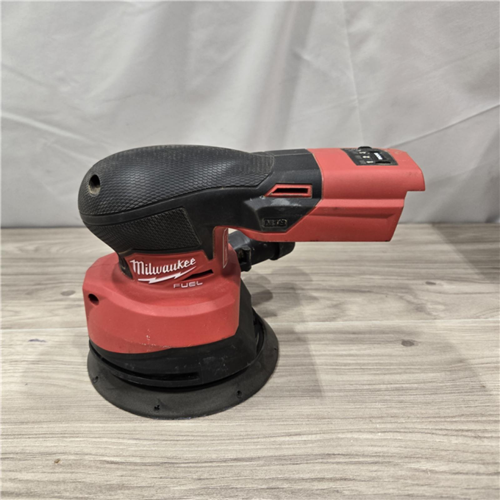 AS-IS Milwaukee M18- FUEL 5 Random Orbital Sander (Tool-Only)