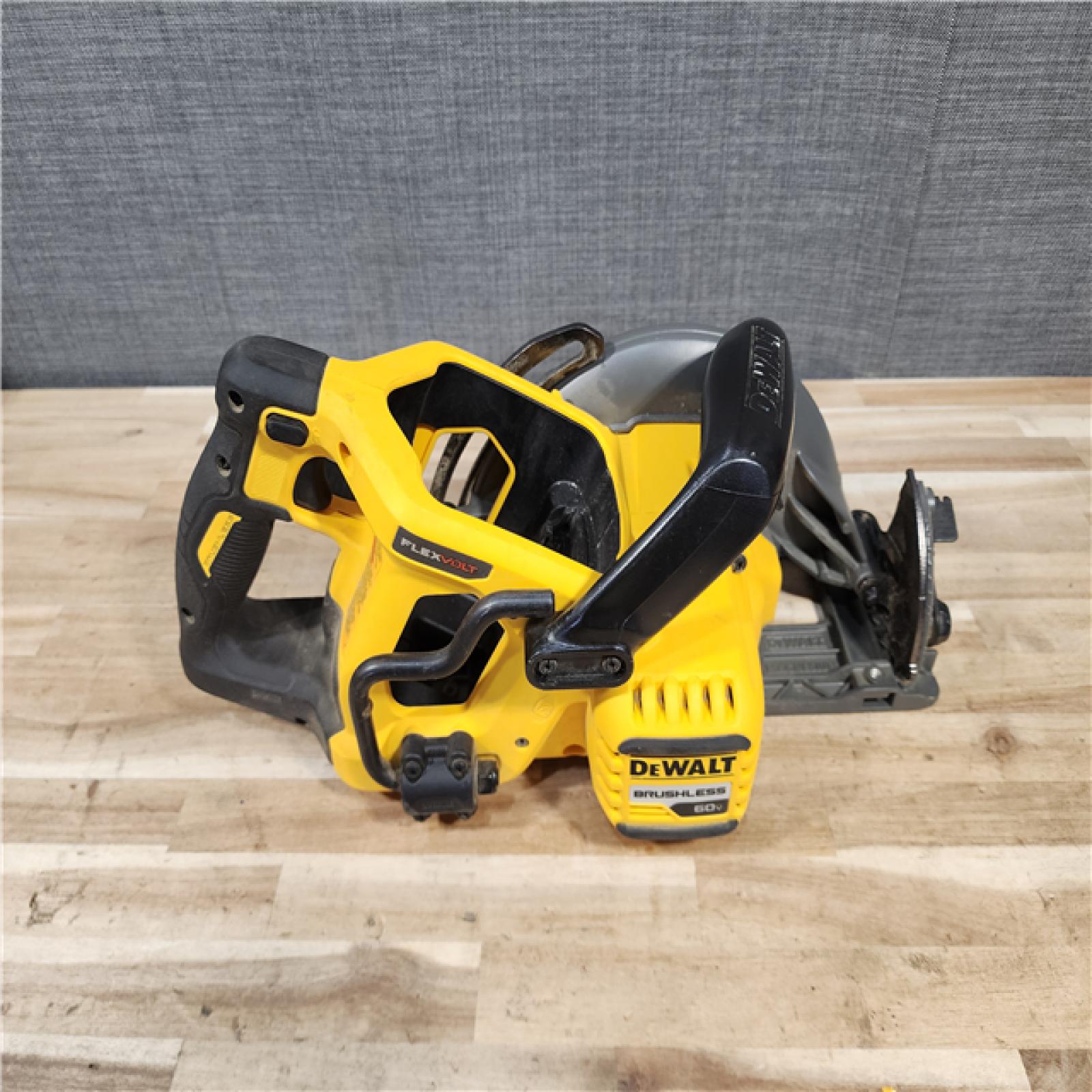 HOUSTON LOCATION - AS-IS DEWALT FLEXVOLT 60V MAX Cordless Brushless 7-1/4 in. Wormdrive Style Circular Saw (Tool Only)