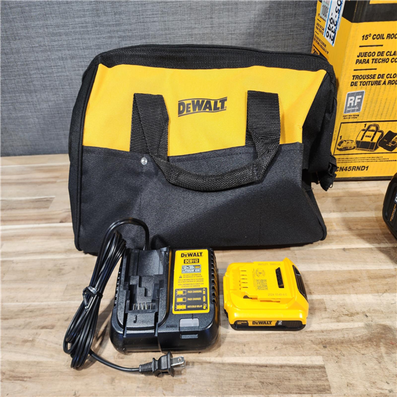 HOUSTON LOCATION - AS-IS (APPEARS LIKE NEW) DEWALT 20V MAX Lithium-Ion 15-Degree Electric Cordless Roofing Nailer Kit