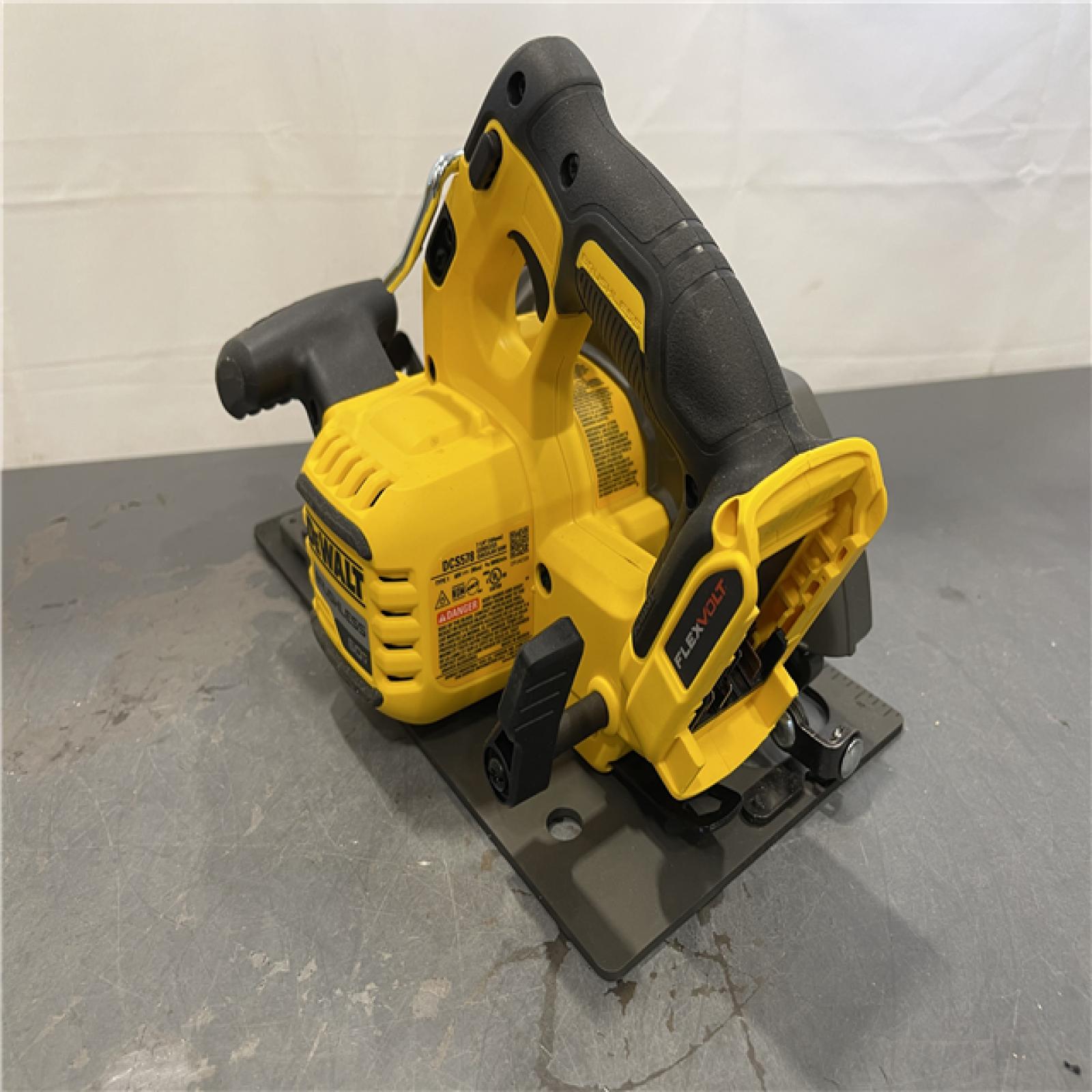 AS-IS - DeWALT FLEXVOLT 60V MAX Cordless Brushless 7-1/4 in. Circular Saw with Brake