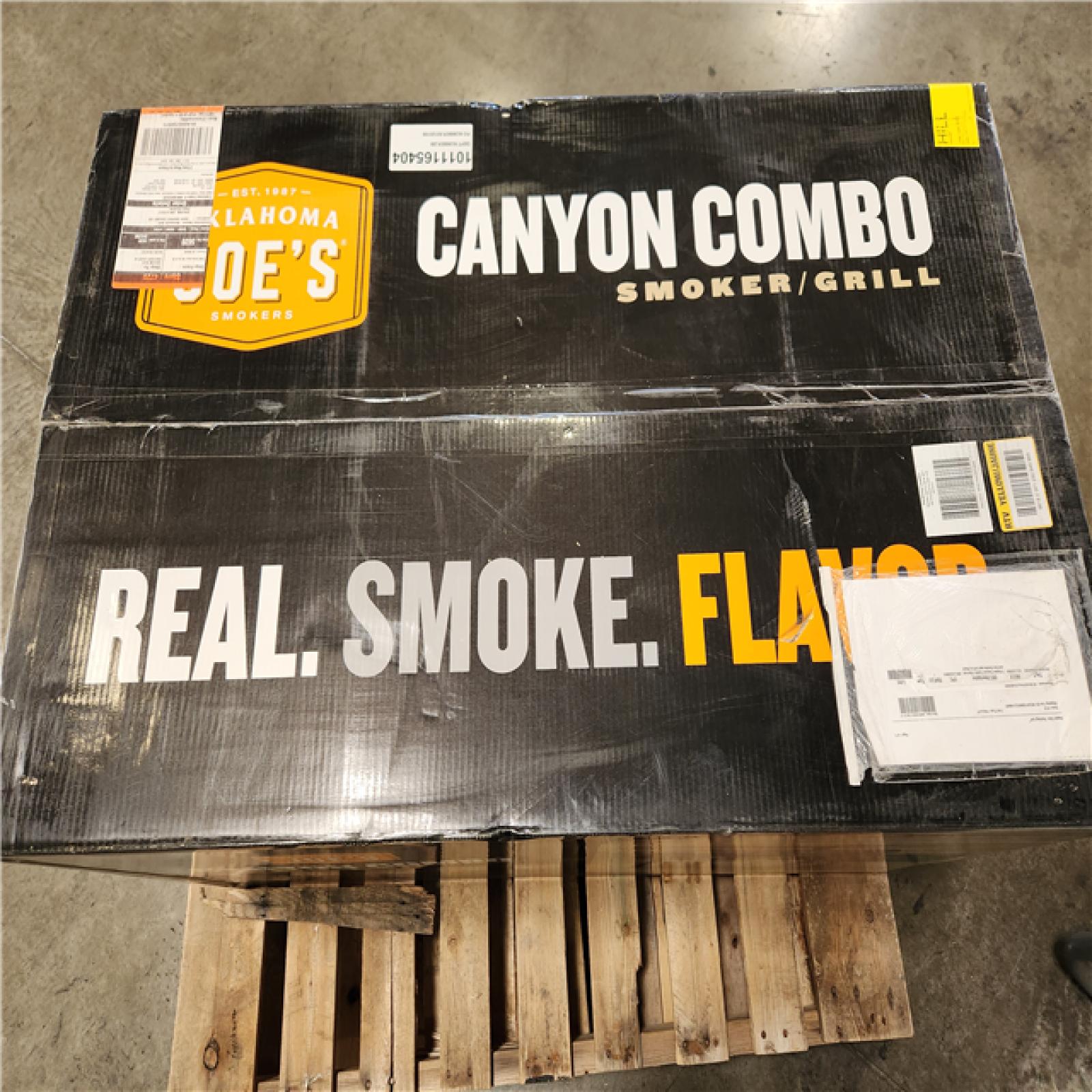 Phoenix Location NEW OKLAHOMA JOE'S 3-Burner Canyon Combo Charcoal and Gas Smoker and Grill in Black