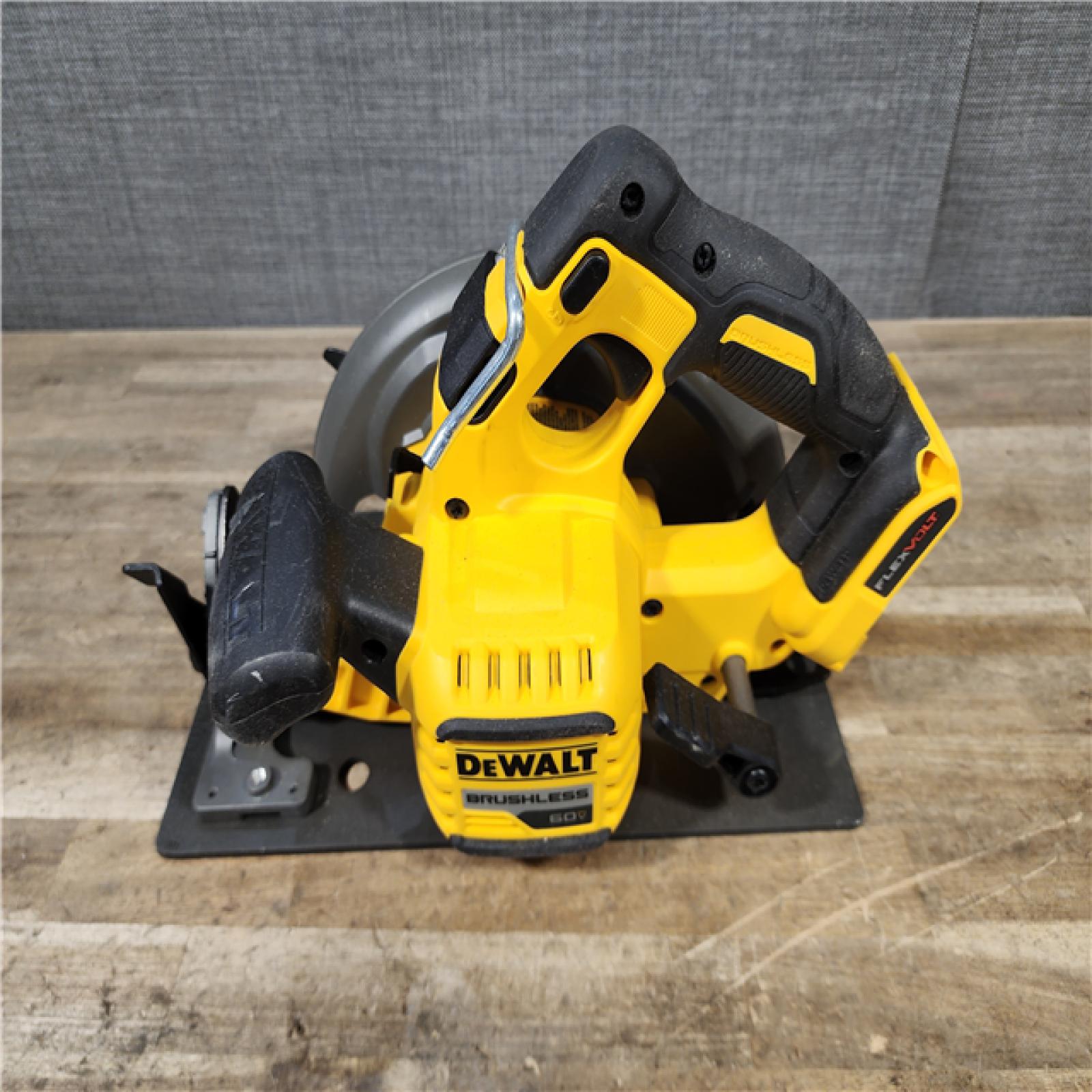 HOUSTON LOCATION - AS-IS DEWALT FLEXVOLT 60V MAX Cordless Brushless 7-1/4 in. Circular Saw with Brake (Tool Only)