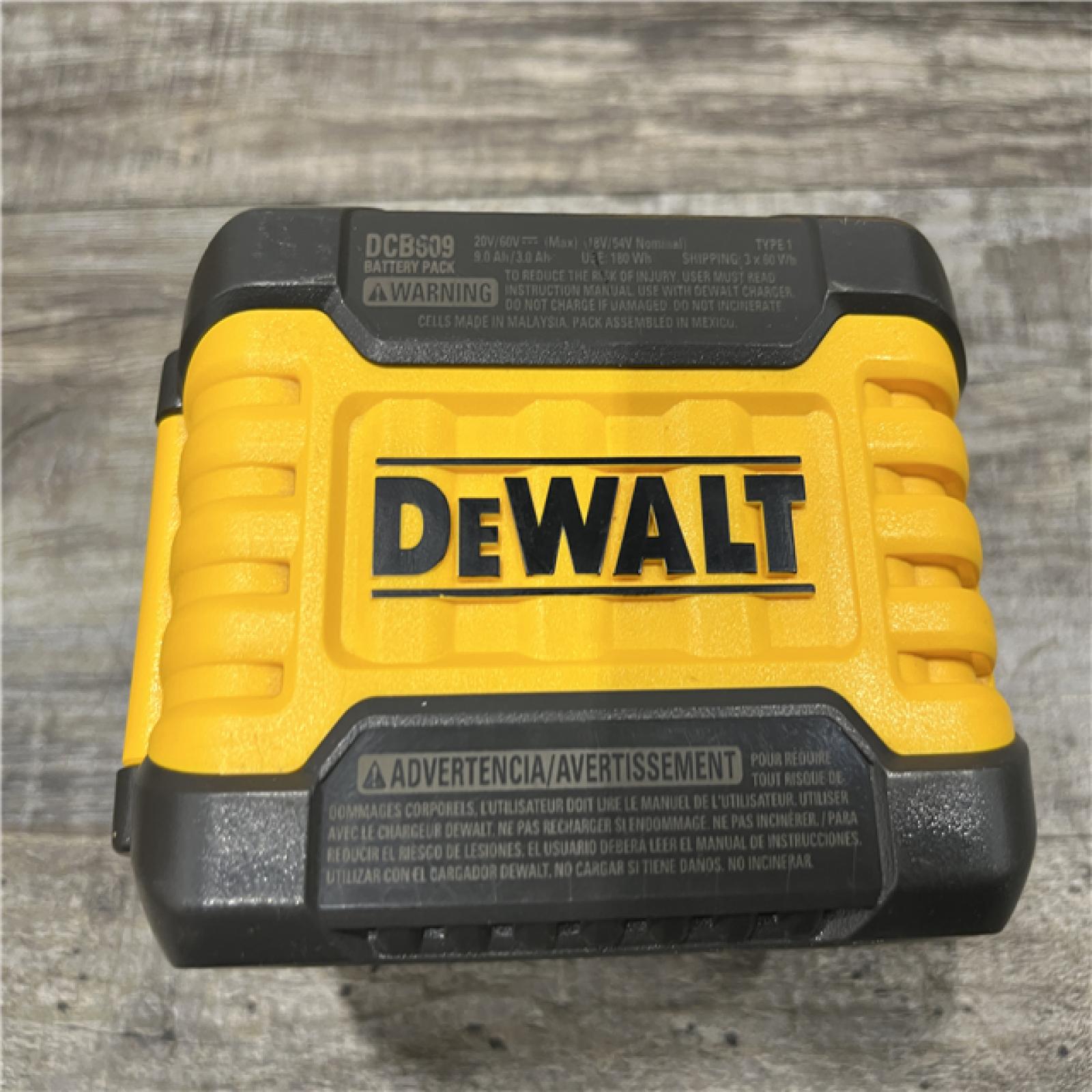 AS-IS DEWALT 20V/60V MAX FLEXVOLT Lithium-Ion 9.0Ah Battery and Charger Starter Kit