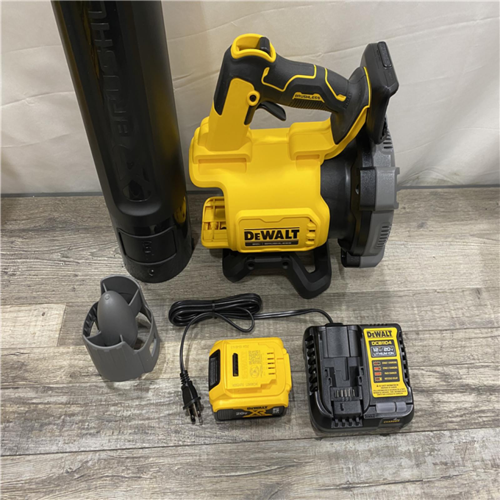 AS-IS DEWALT 20V MAX* XR Brushless Cordless Handheld Blower Kit