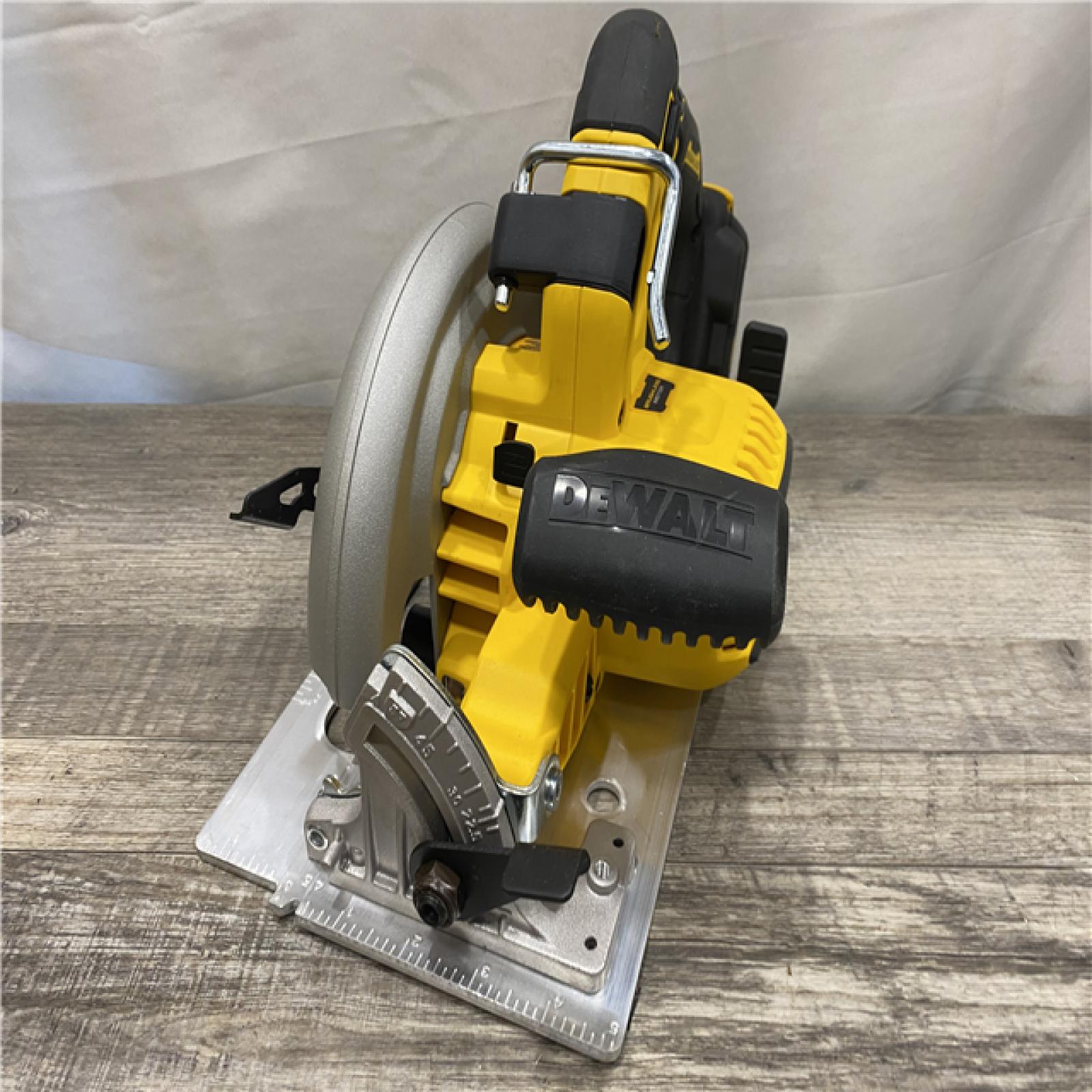 AS-IS DEWALT 20-Volt MAX 7-1/4 in. Cordless Circular Saw (Tool Only)