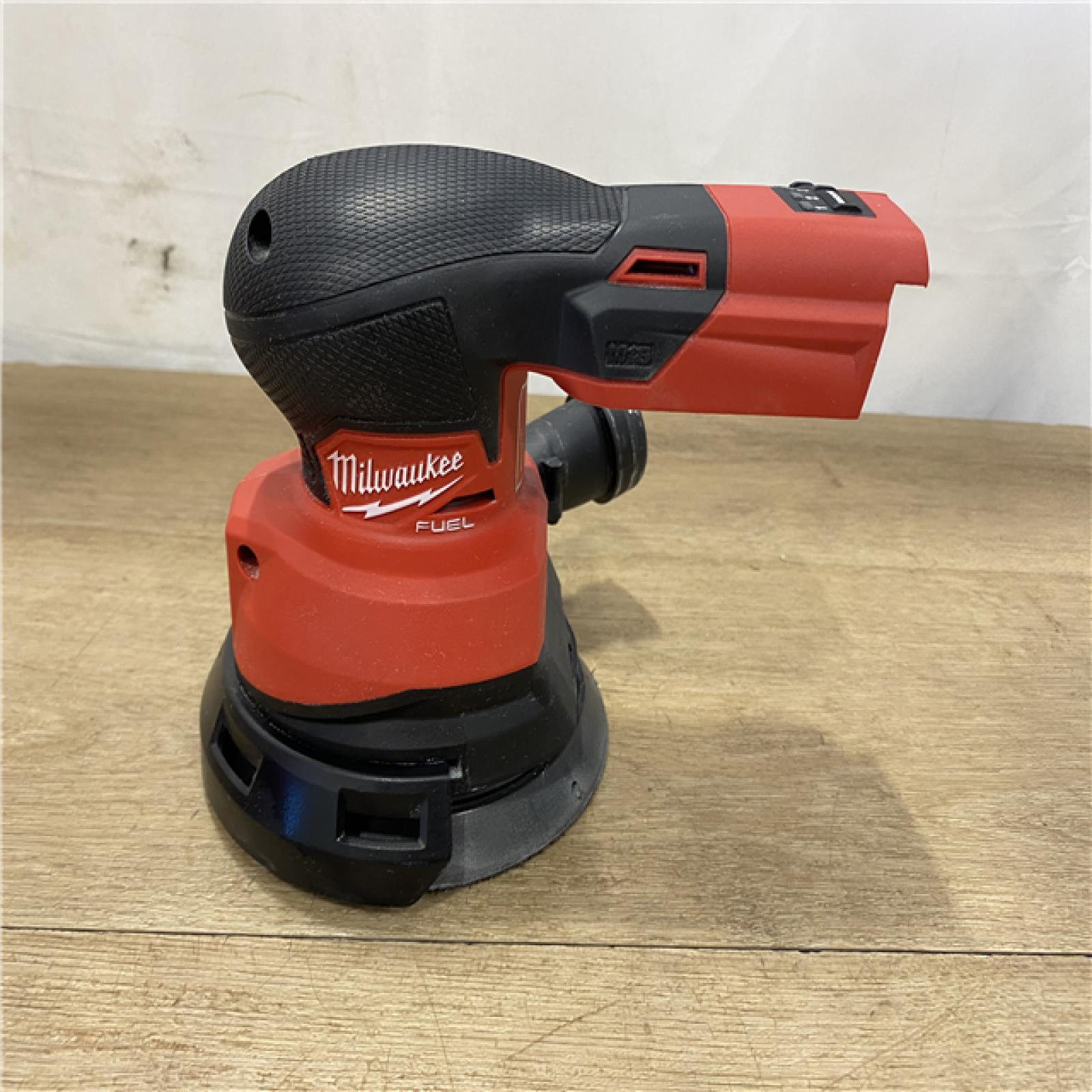 AS-IS Milwaukee 18V Lithium-Ion Brushless Cordless FUEL 5 in. Random Orbit Sander (Tool-Only)