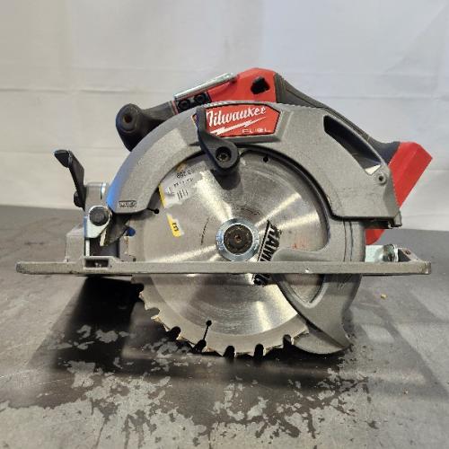 AS-IS- Milwaukee M18 FUEL 18V Lithium-Ion Brushless Cordless 6-1/2 in. Circular Saw (Tool-Only)