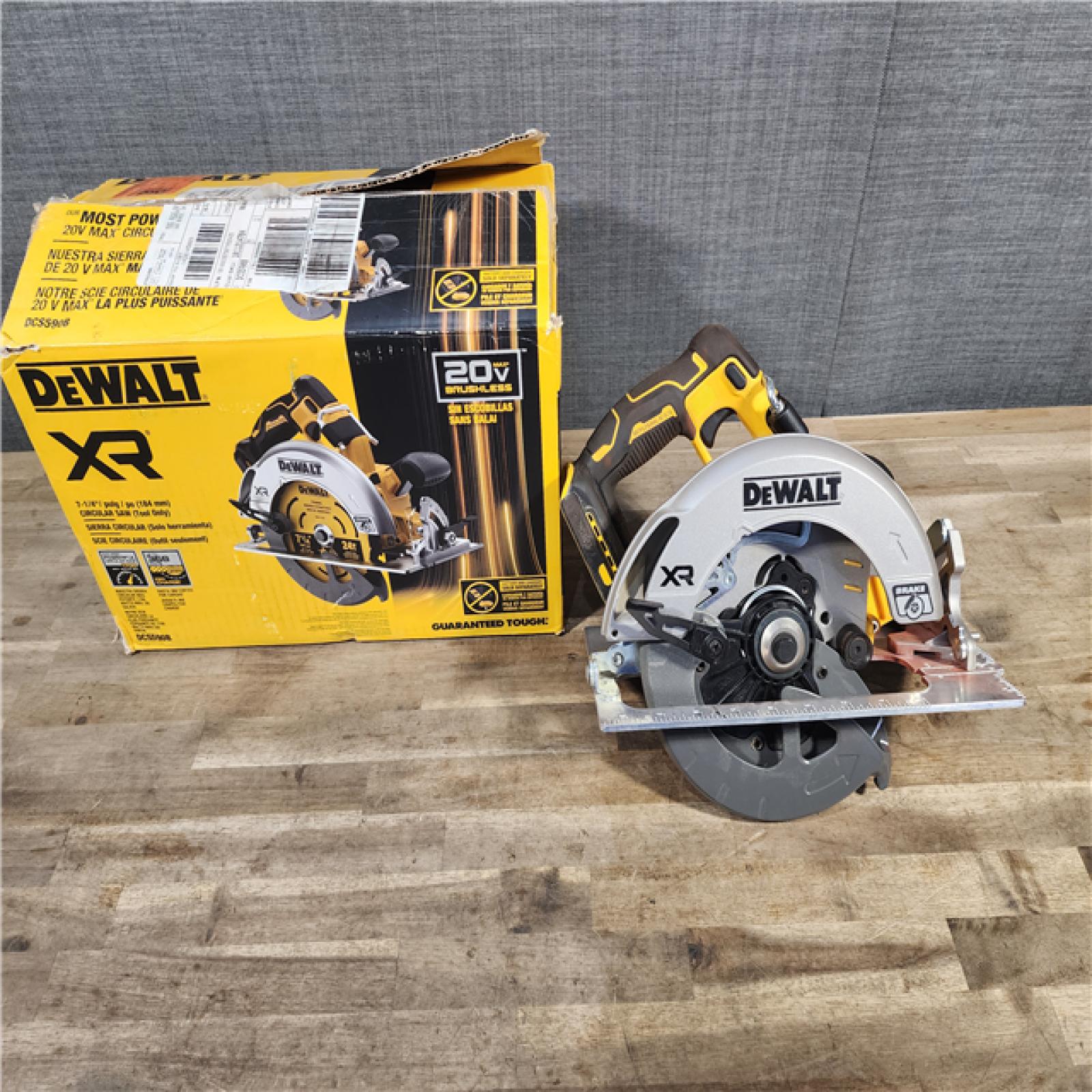 HOUSTON LOCATION - AS-IS DEWALT 20-Volt MAX 7-1/4 in. Cordless Circular Saw (Tool Only)