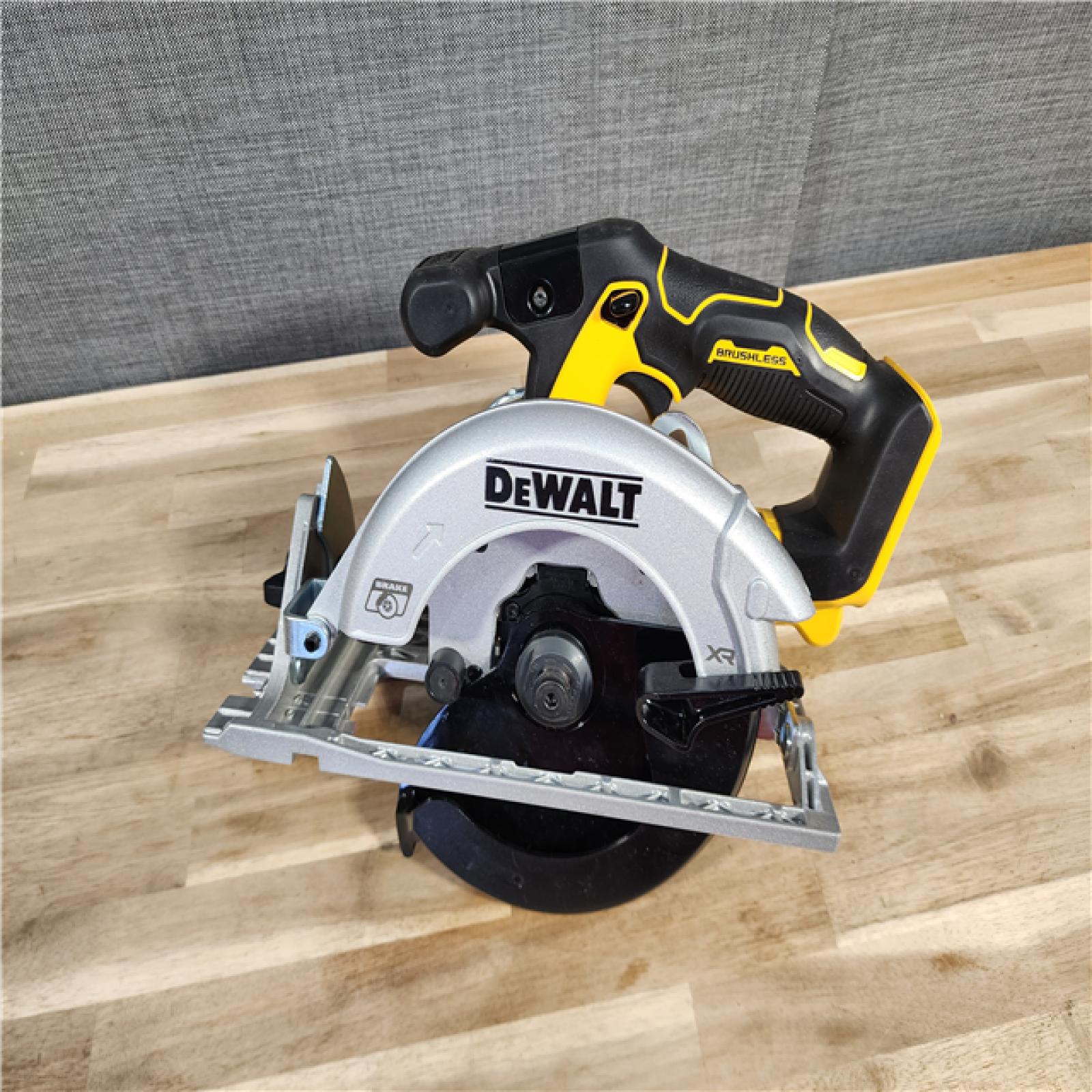 HOUSTON LOCATION - AS-IS DeWALT DCS565B 20V Max Brushless 6.5   Cordless Circular Saw (TOOL ONLY)