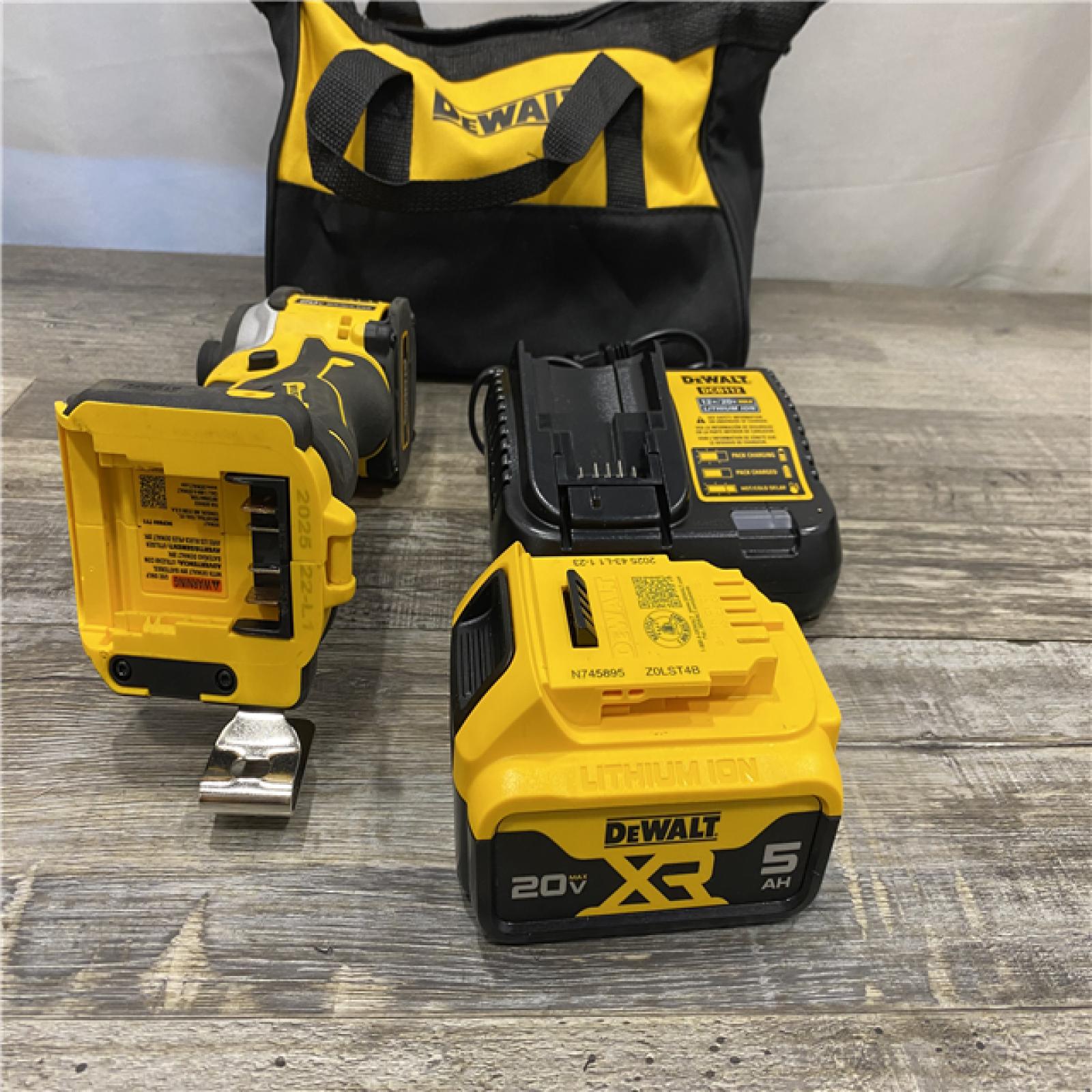 AS-IS DEWALT ATOMIC 20V MAX Lithium-Ion Cordless 1/4 in. Brushless Impact Driver Kit