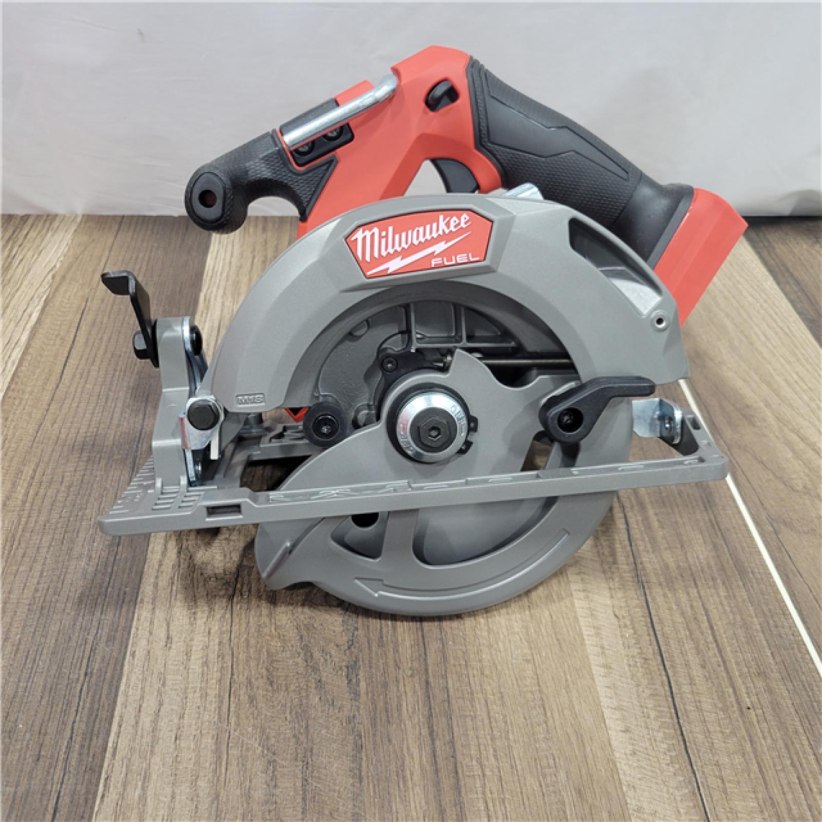 AS-IS  Milwaukee M18 FUEL 18V Lithium-Ion Brushless Cordless 6-1/2 in. Circular Saw (Tool-Only)