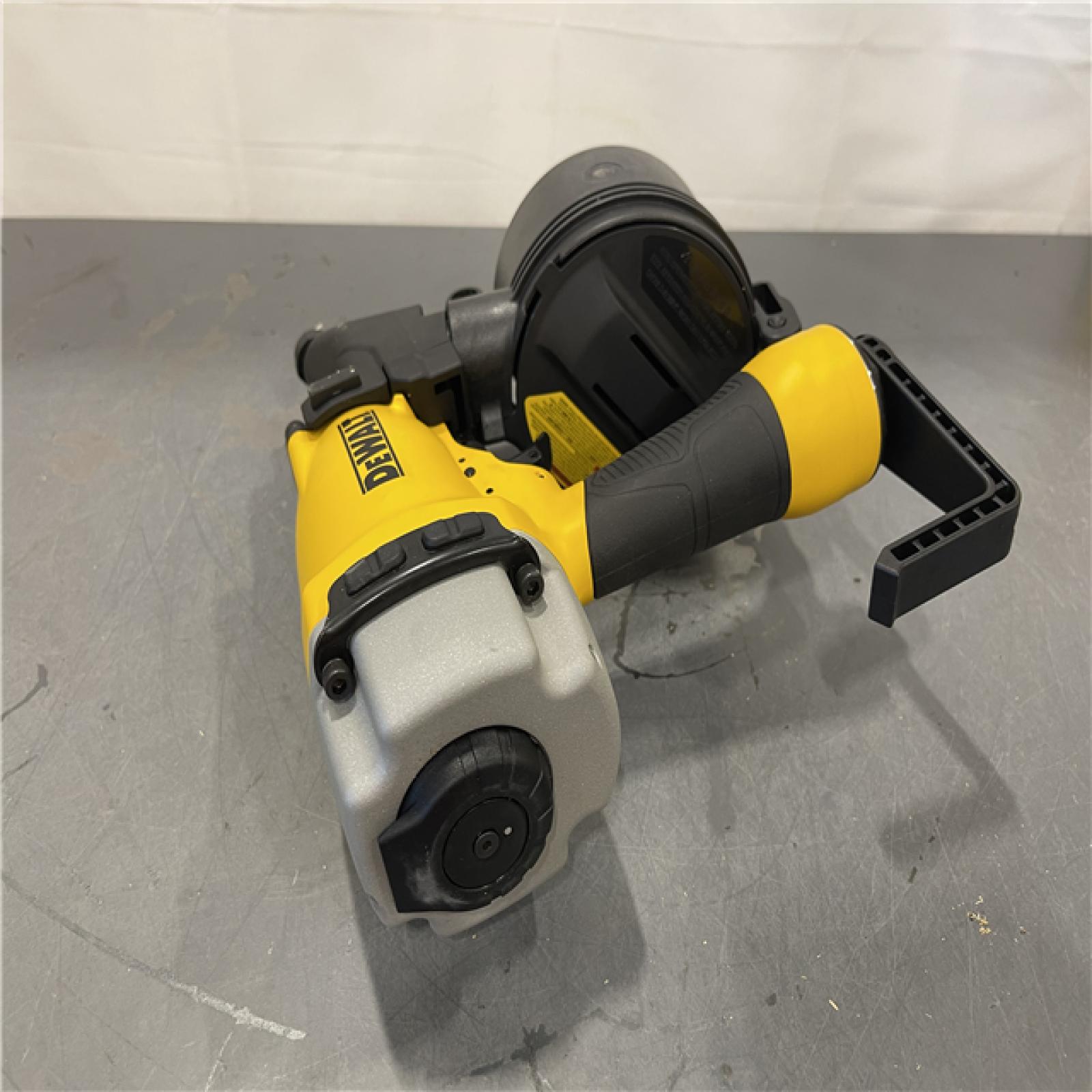 AS-IS- DEWALT Pneumatic 15-Degree Coil Corded Siding Nailer