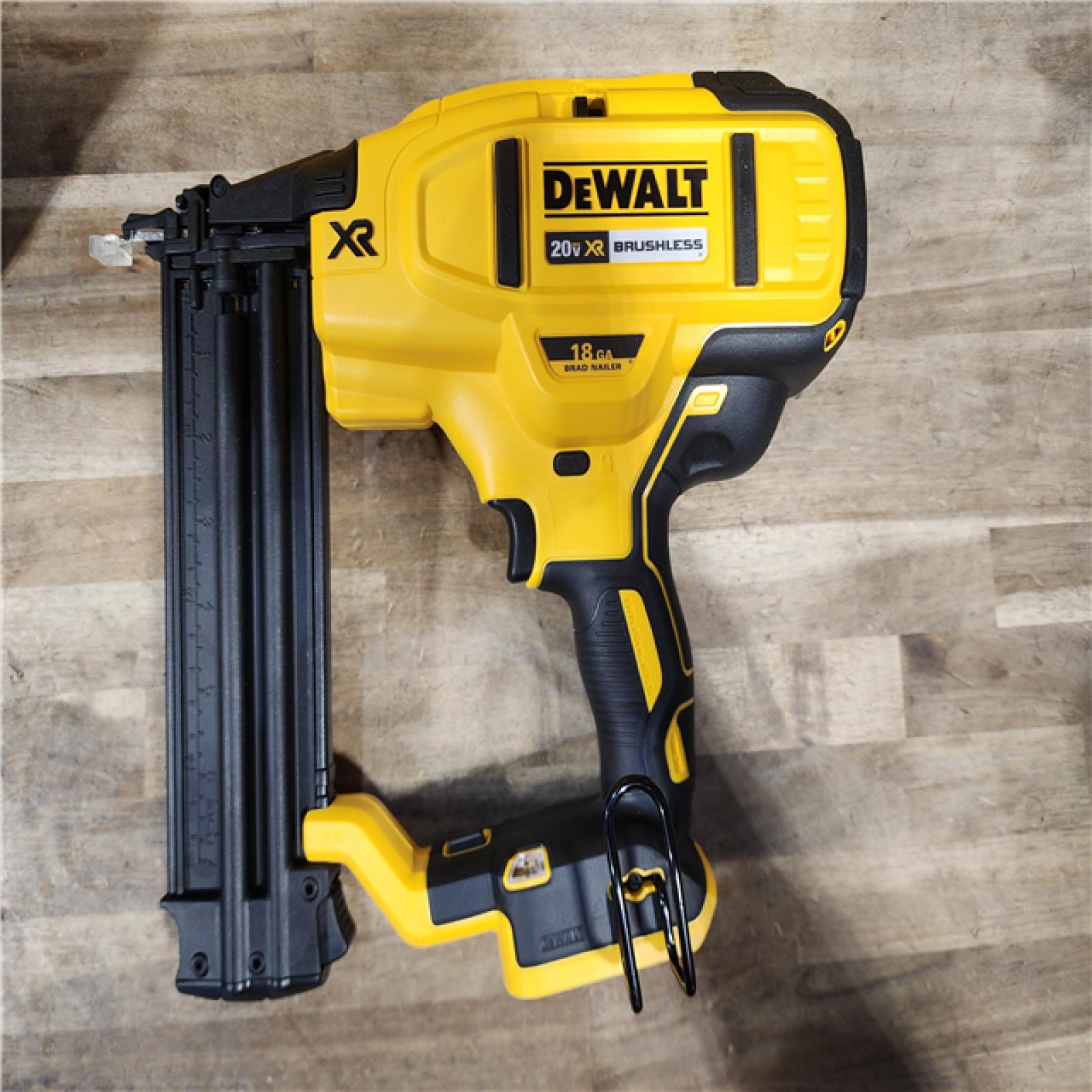 HOUSTON LOCATION - AS-IS DEWALT 20V MAX XR 18 Gauge Brad Nailer Kit