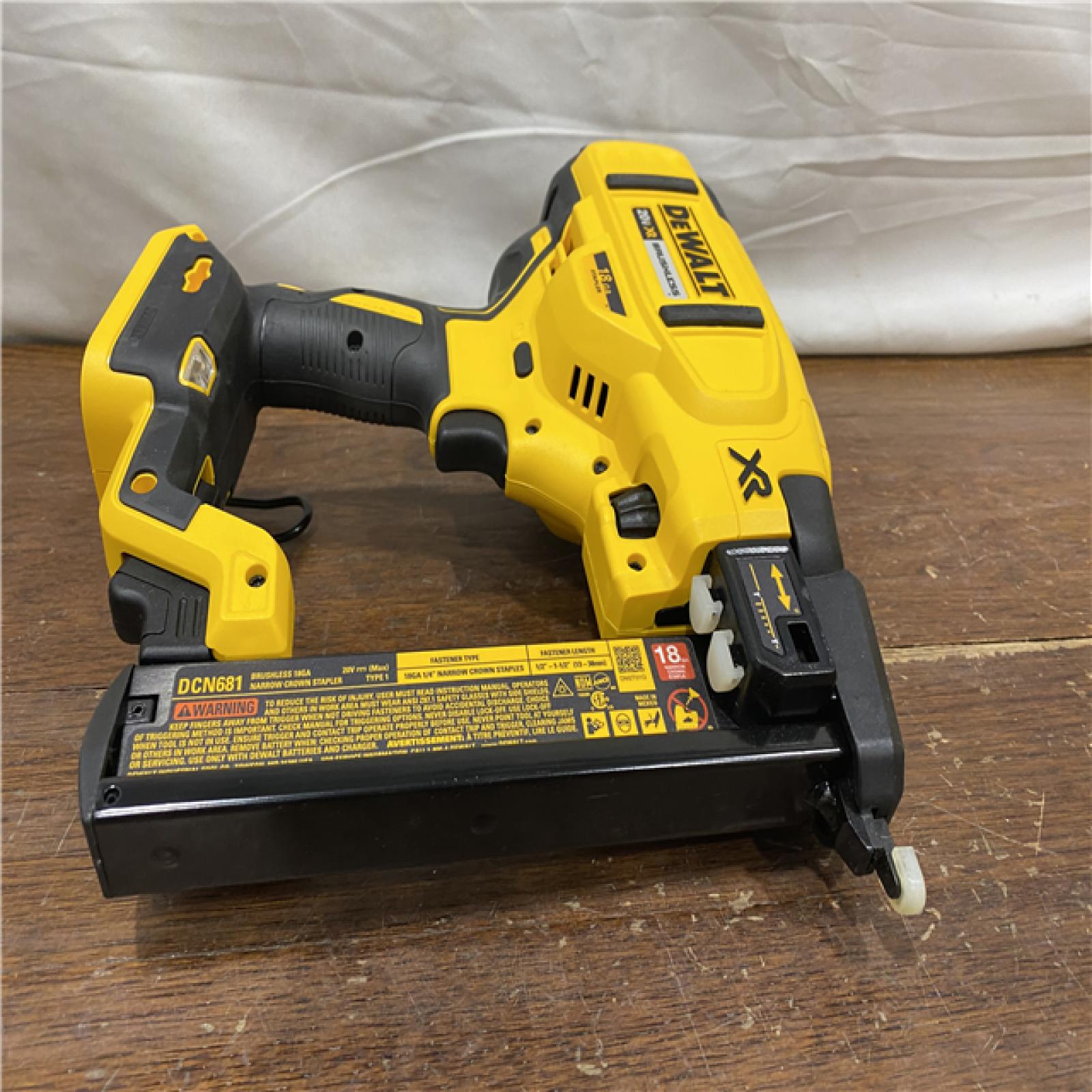 AS-IS DEWALT 20V-MAX XR 18GA BRAD NAILER KIT