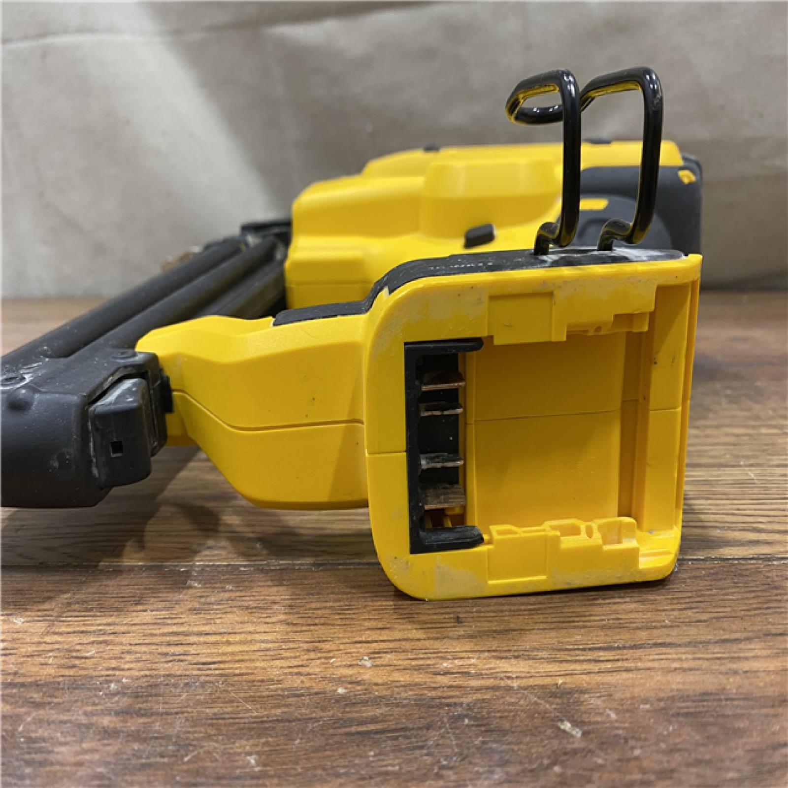 AS-IS DEWALT 20V MAX XR 18 Gauge Brad Nailer Kit