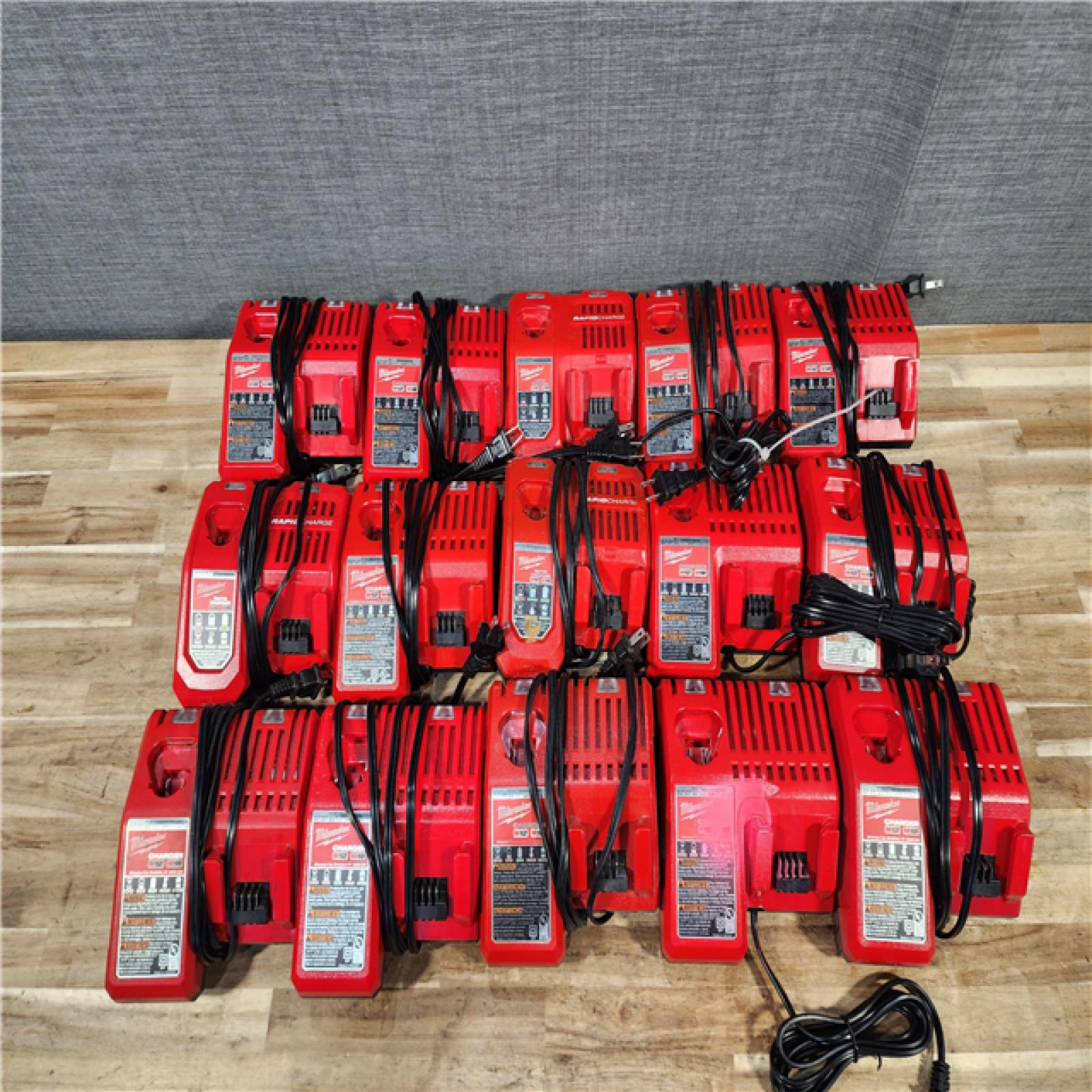 HOUSTON LOCATION - AS-IS MILWAUKEE BATTERY CHARGER PACK QTY - 15