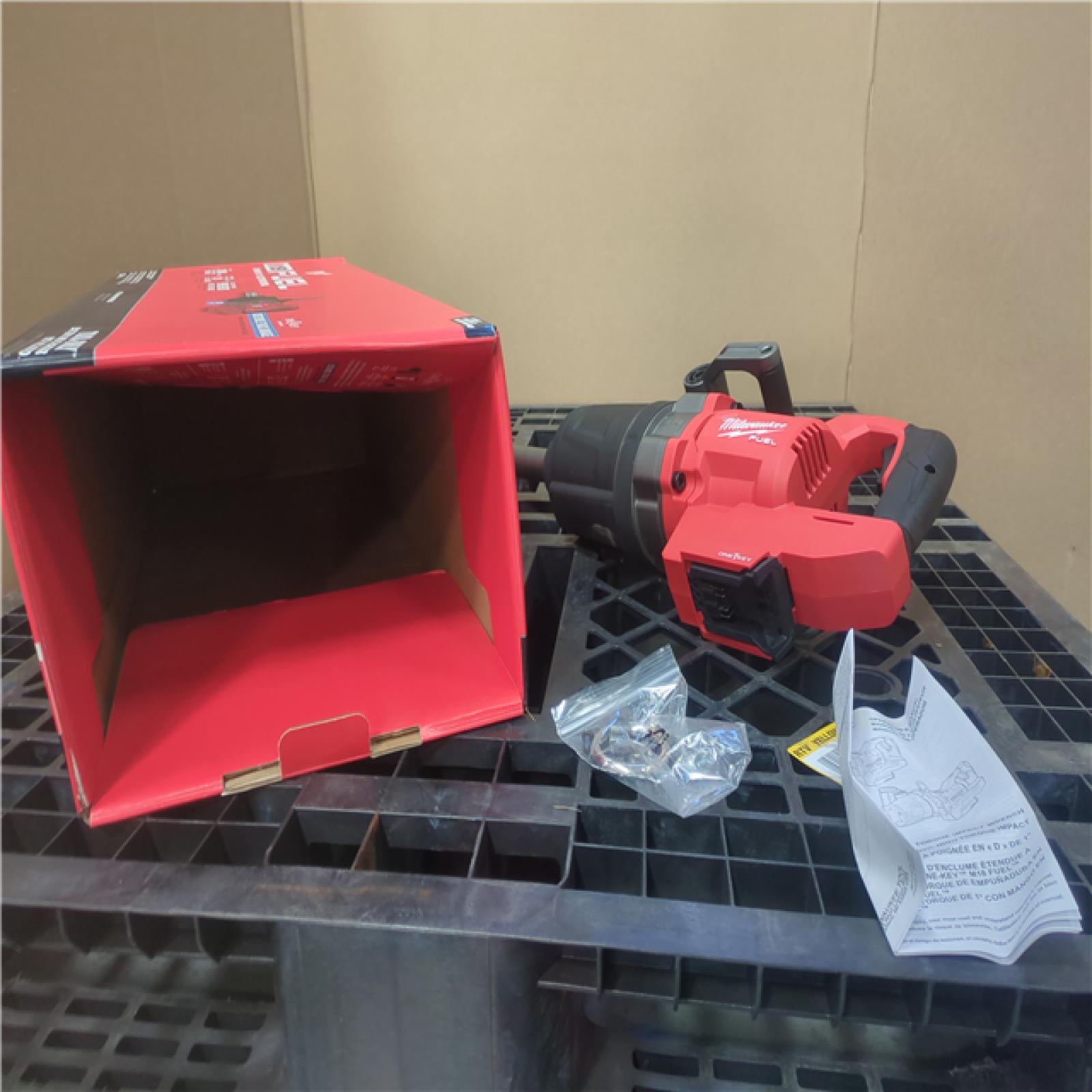 CALIFORNIA AS-IS MILWAUKEE 1 Ext. Anvil High Torque Impact Wrench w/ ONE KEY