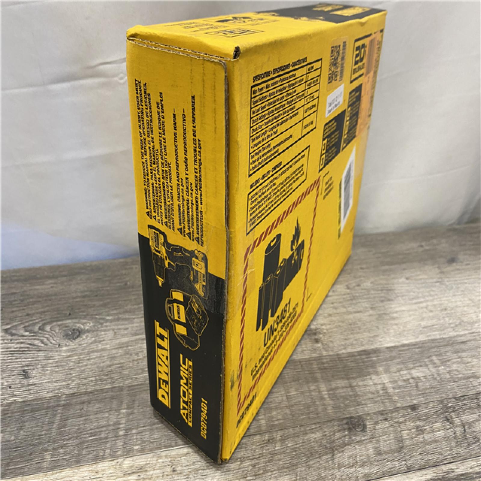 NEW - DEWALT Atomic 20V Lithium-Ion Cordless Compact 1/2 in. Drill/Driver Kit