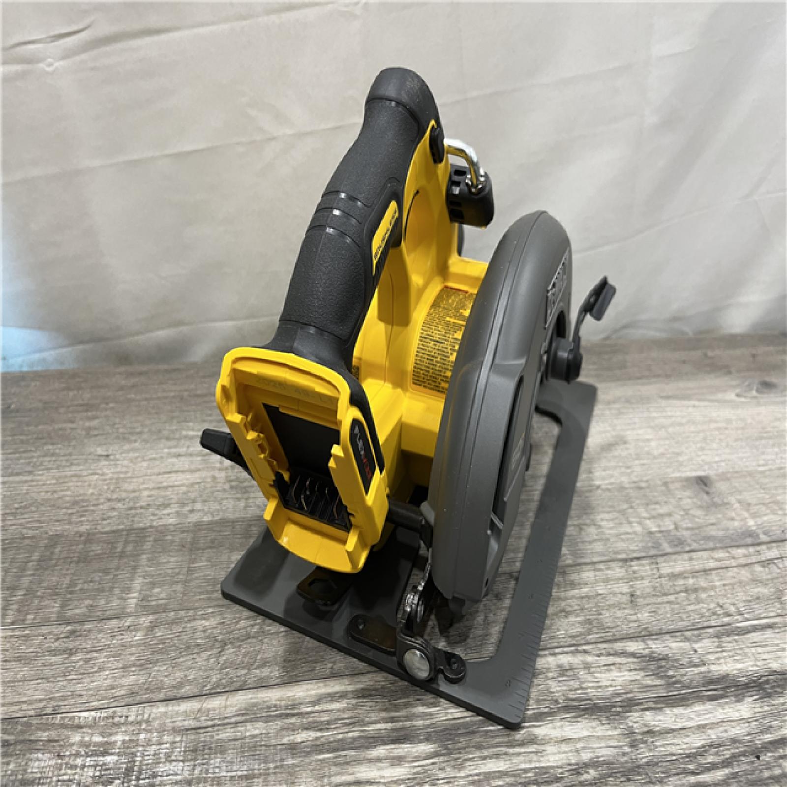 AS-IS DEWALT FLEXVOLT 60V MAX Cordless Brushless 7-1/4 in. Circular Saw with Brake (Tool Only)