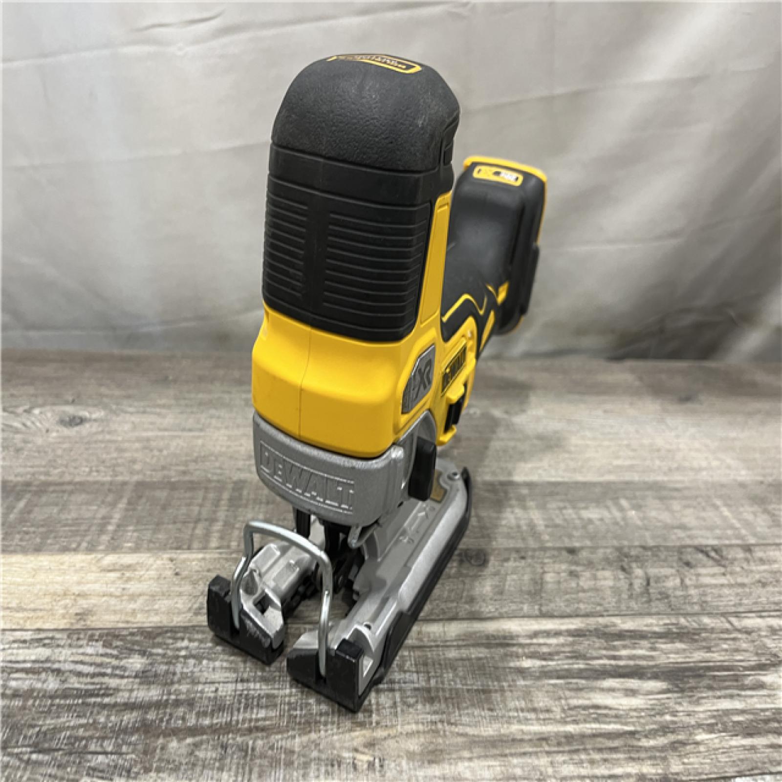 AS-IS DEWALT 20V MAX XR Cordless Barrel Grip Jigsaw (Tool Only)