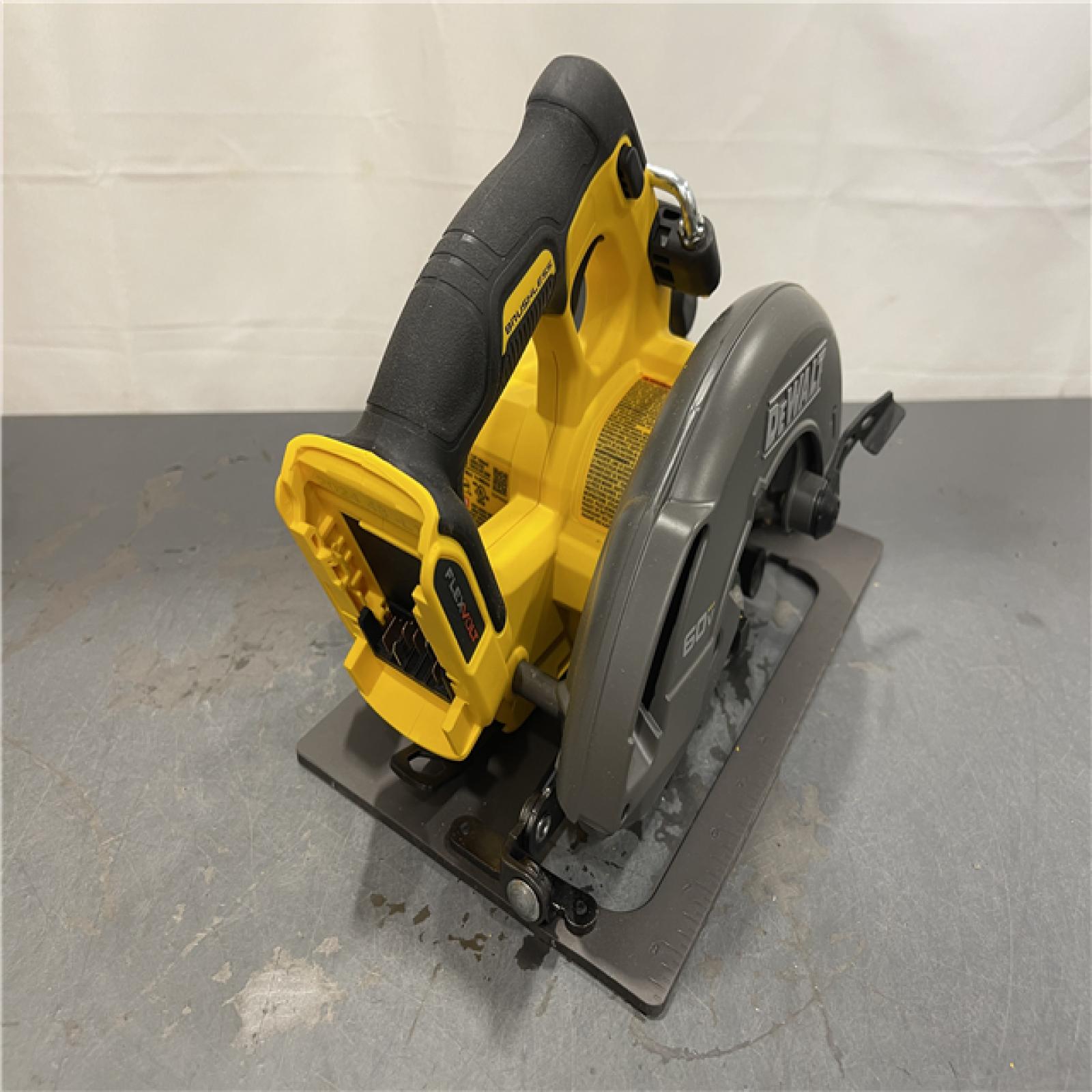 AS-IS - DeWALT Flexvolt Max 7-1/4 60V Brushless Circular Saw
