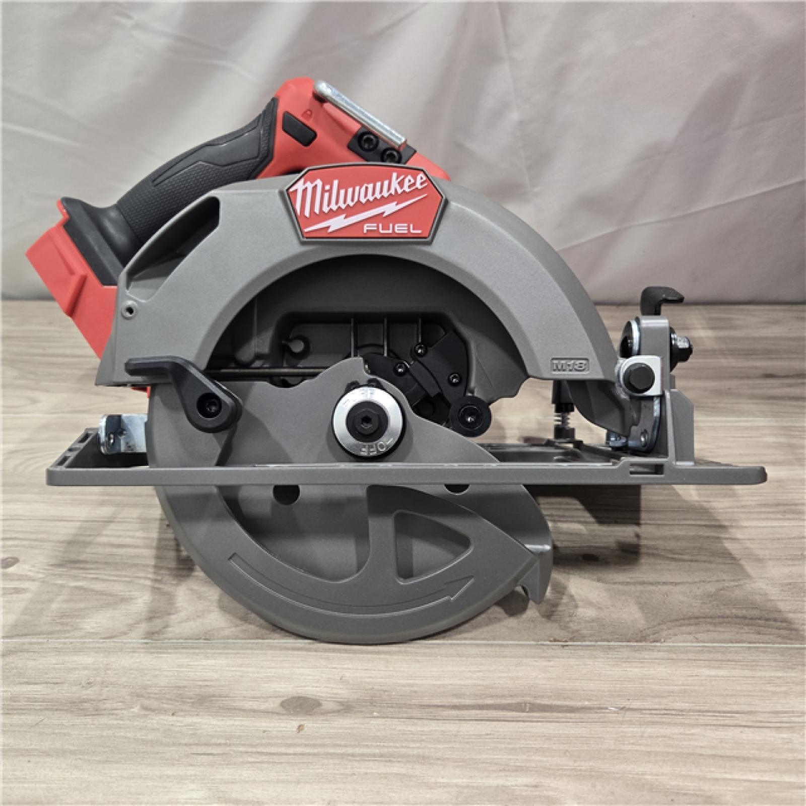 AS-IS Milwaukee M18 FUEL 7-1/4 Inch Circular Saw (Bare Tool)