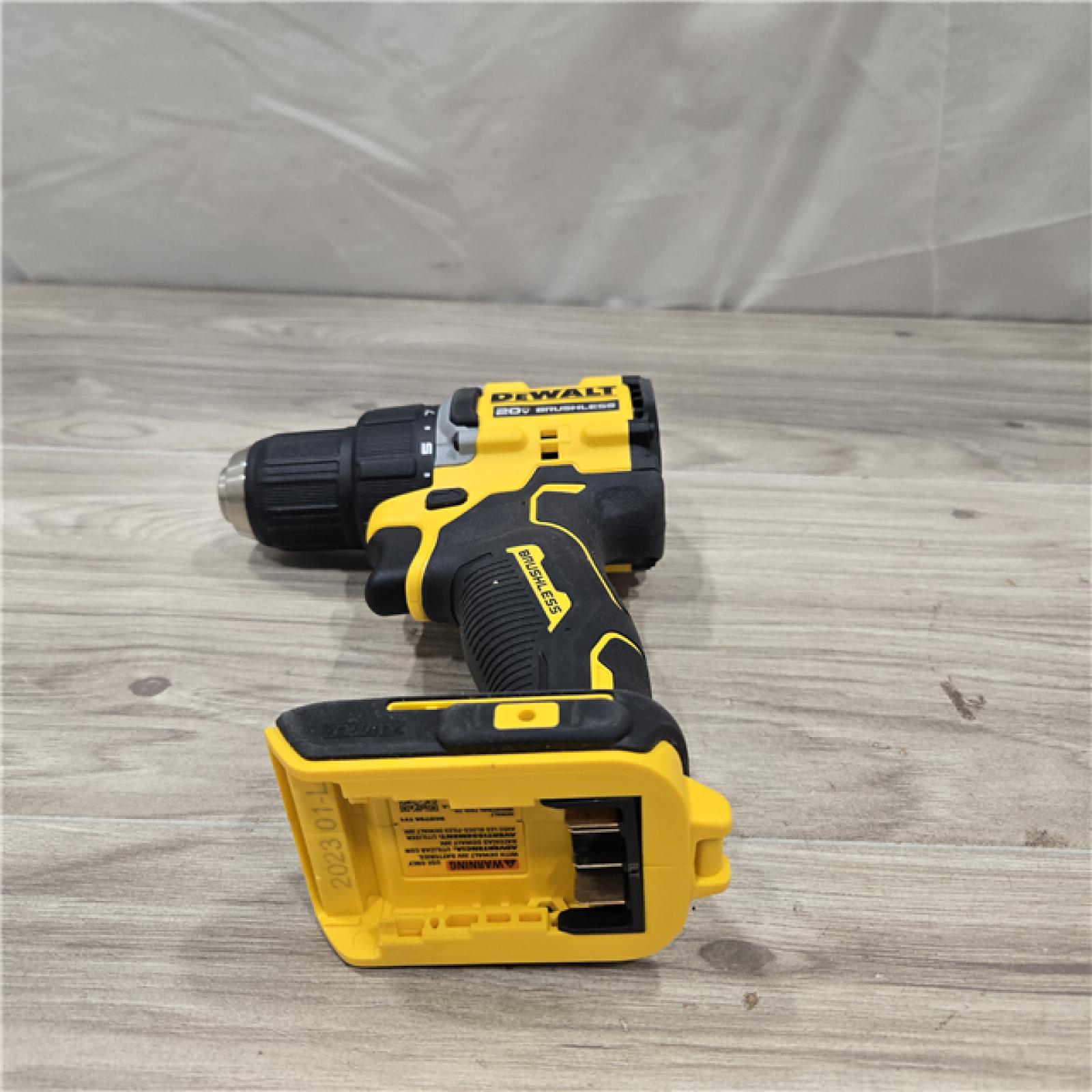 AS-IS DEWALT ATOMIC COMPACT SERIES 20V MAX* Cordless 1/2 Drill/Driver Kit