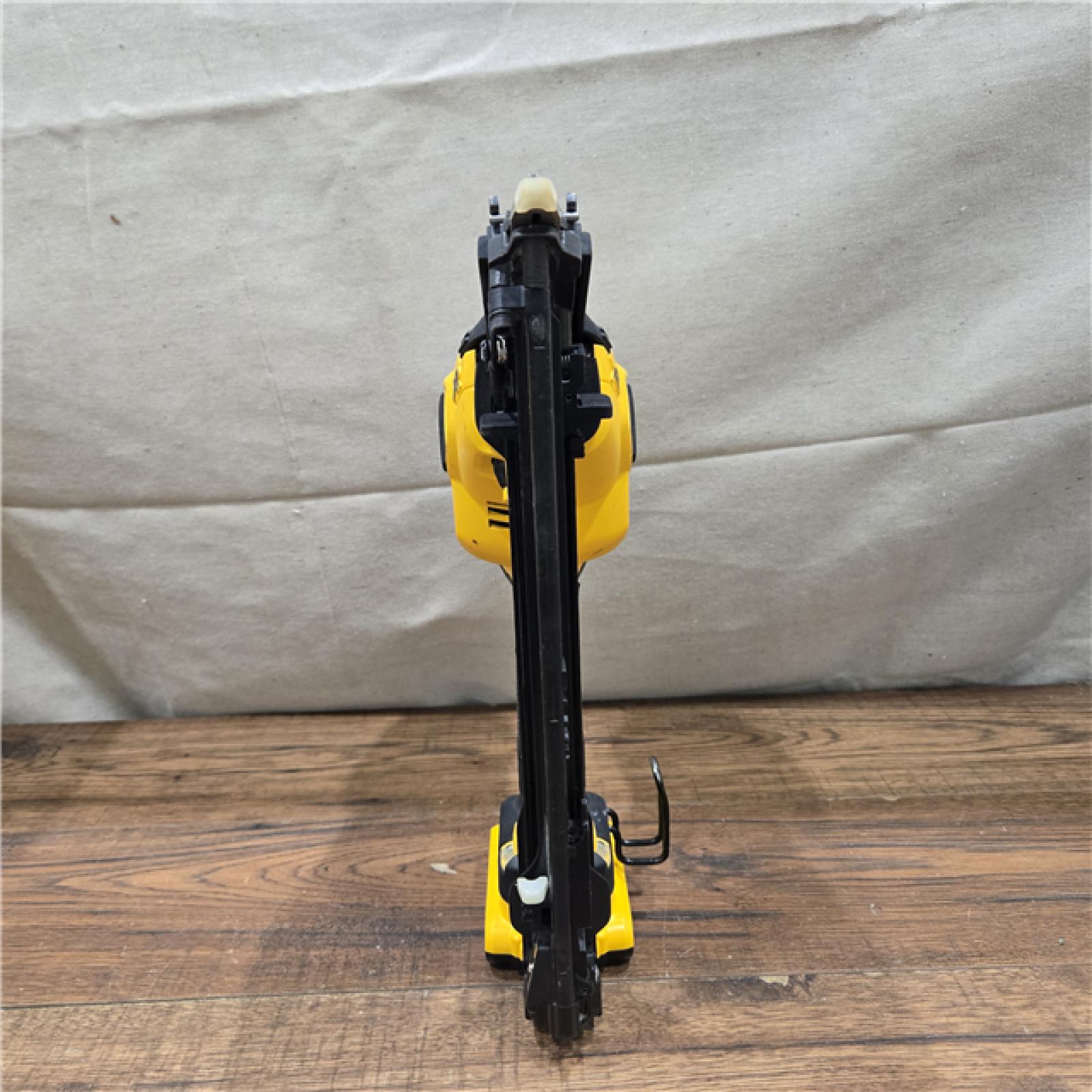 AS-IS DeWalt 20V MAX XR 15 Ga. Cordless 34 Deg Nailer Kit (Battery & Charger) 20 V