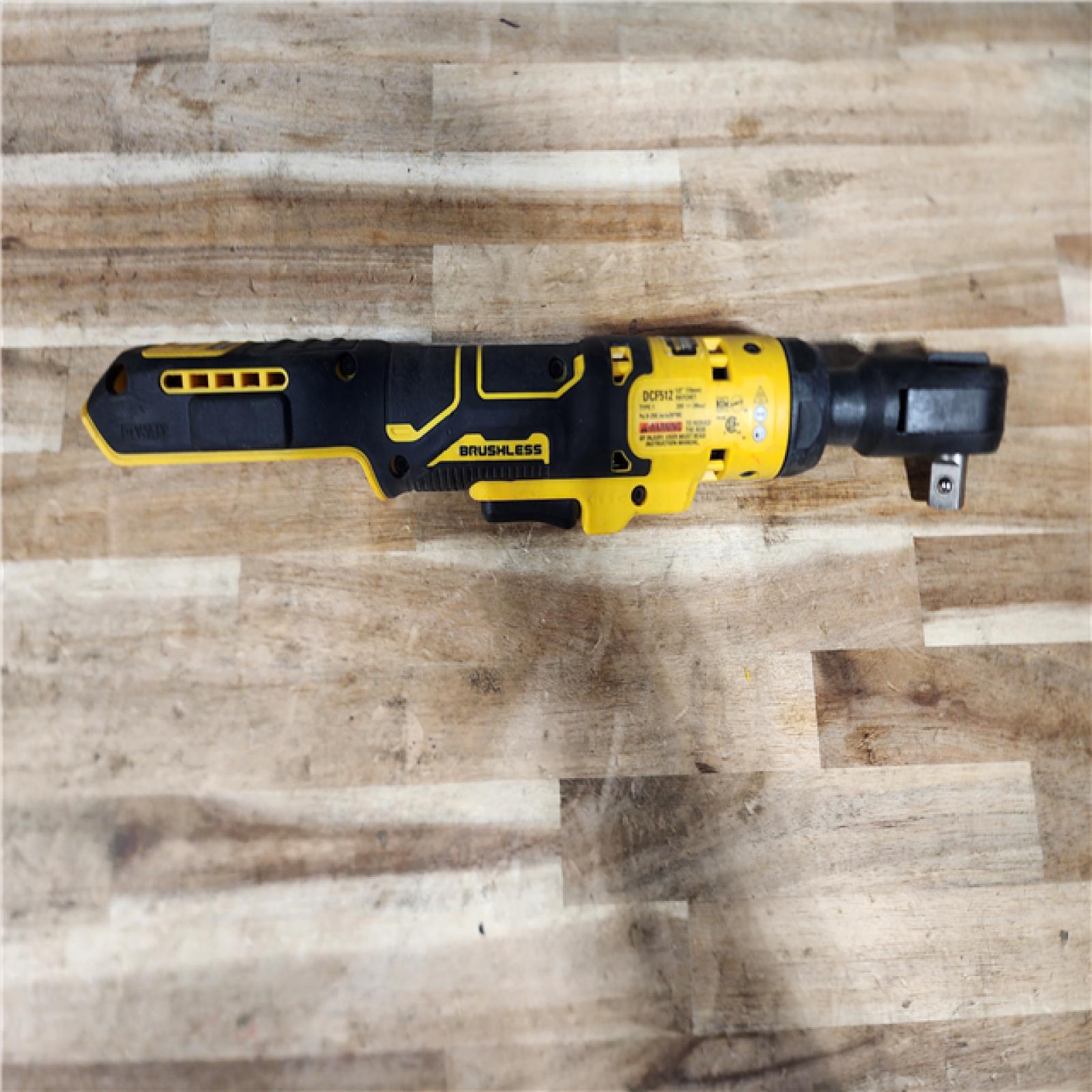 HOUSTON LOCATION - AS-IS DEWALT ATOMIC 20V MAX Cordless 1/2 in. Ratchet W/ BATTERY & CHARGER