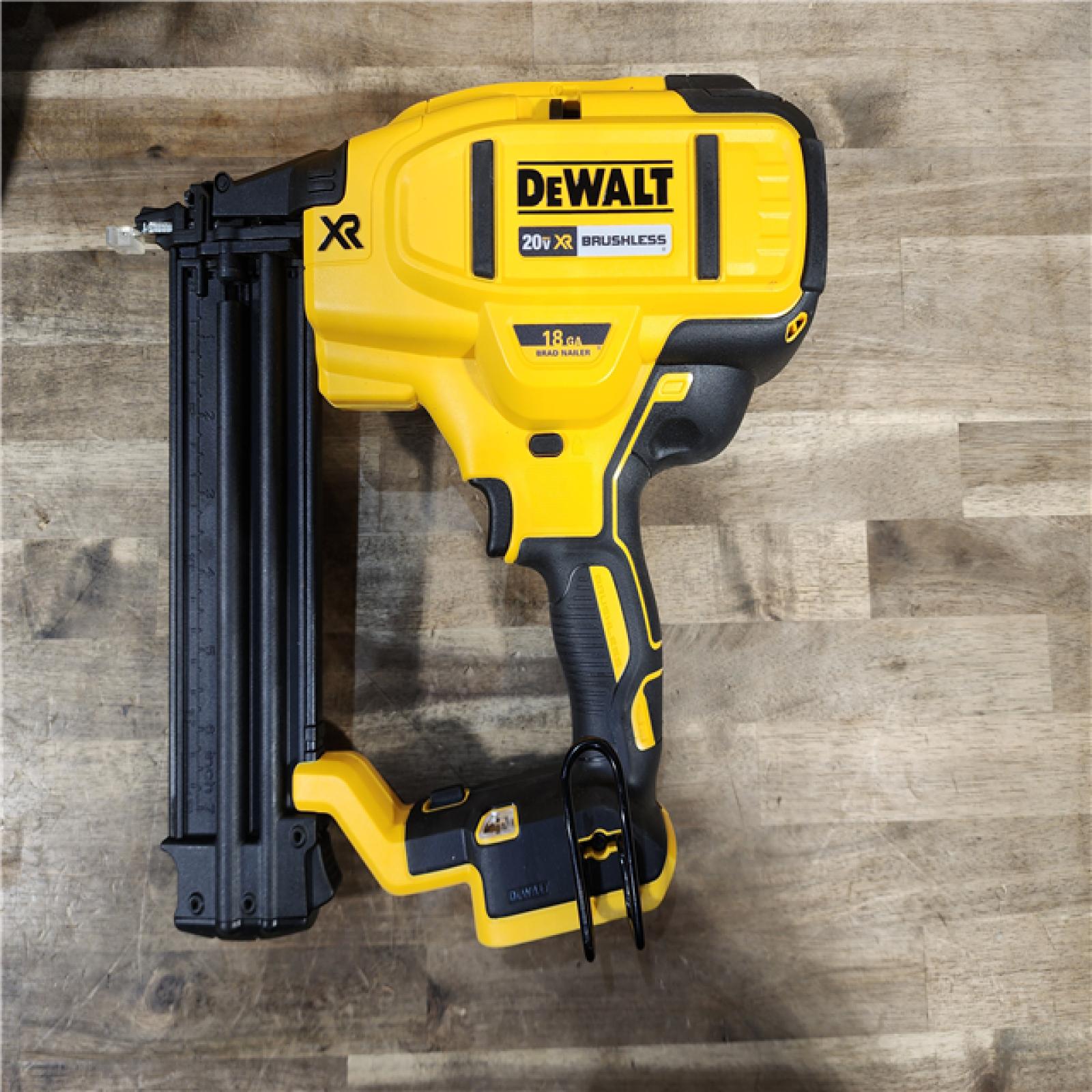 HOUSTON LOCATION - AS-IS (APPEARS LIKE NEW) DEWALT 20V MAX XR 18 Gauge Brad Nailer Kit