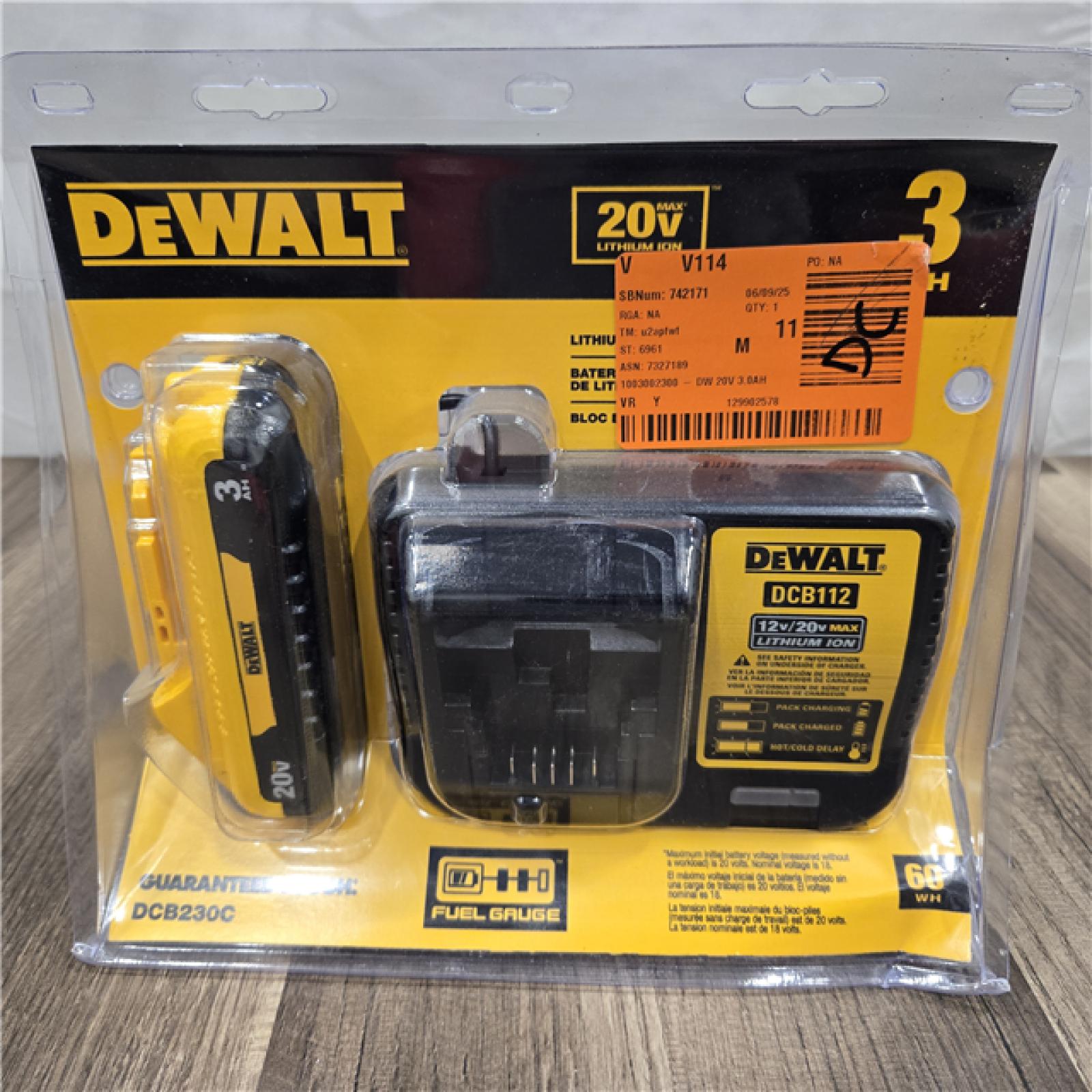 NEW! DEWALT 20-Volt MAX Lithium-Ion Battery Pack 3.0Ah with Charger