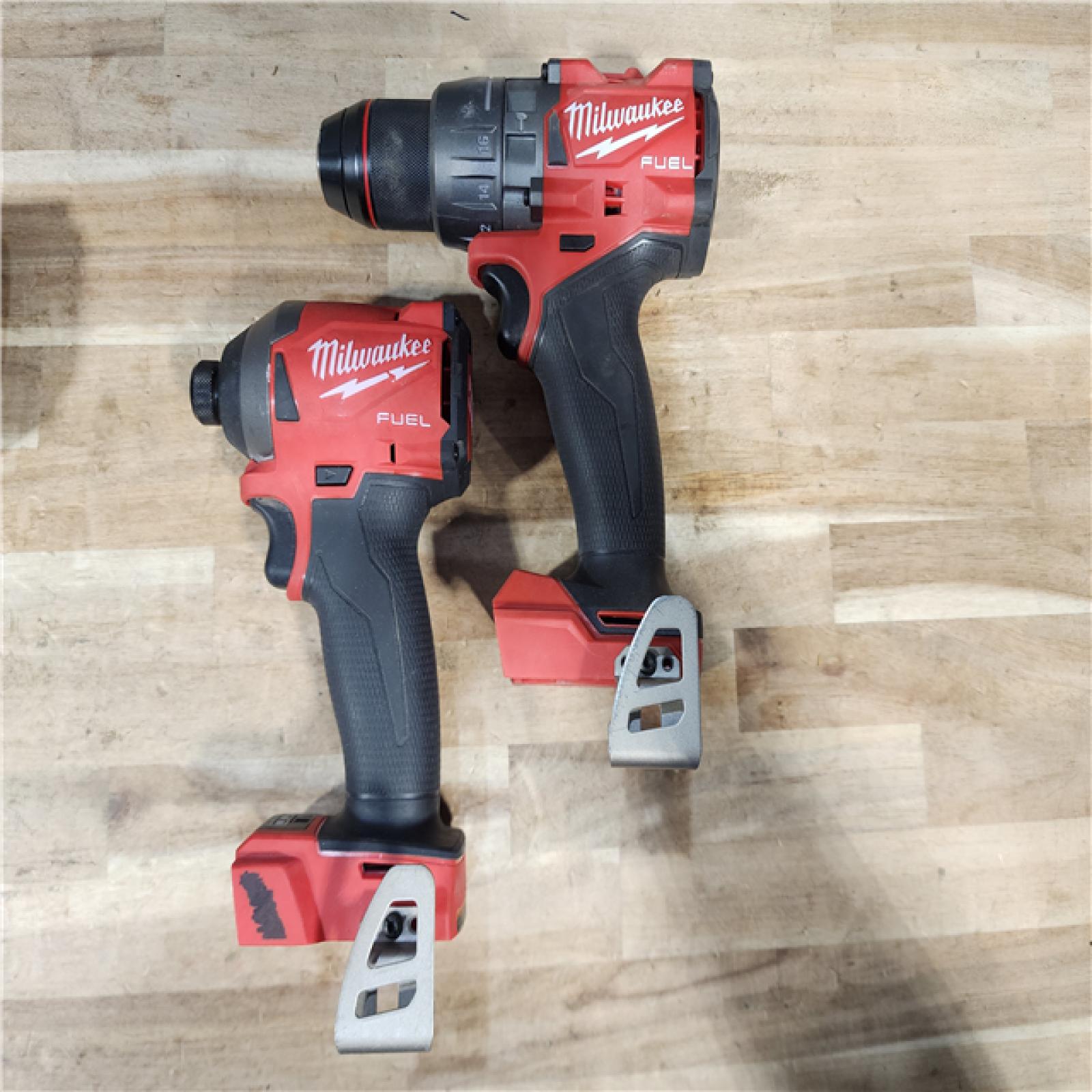 HOUSTON LOCATION - AS-IS MILWAUKEE 2 TOOL COMBO KIT W/ (2) BATTERY & CHARGER
