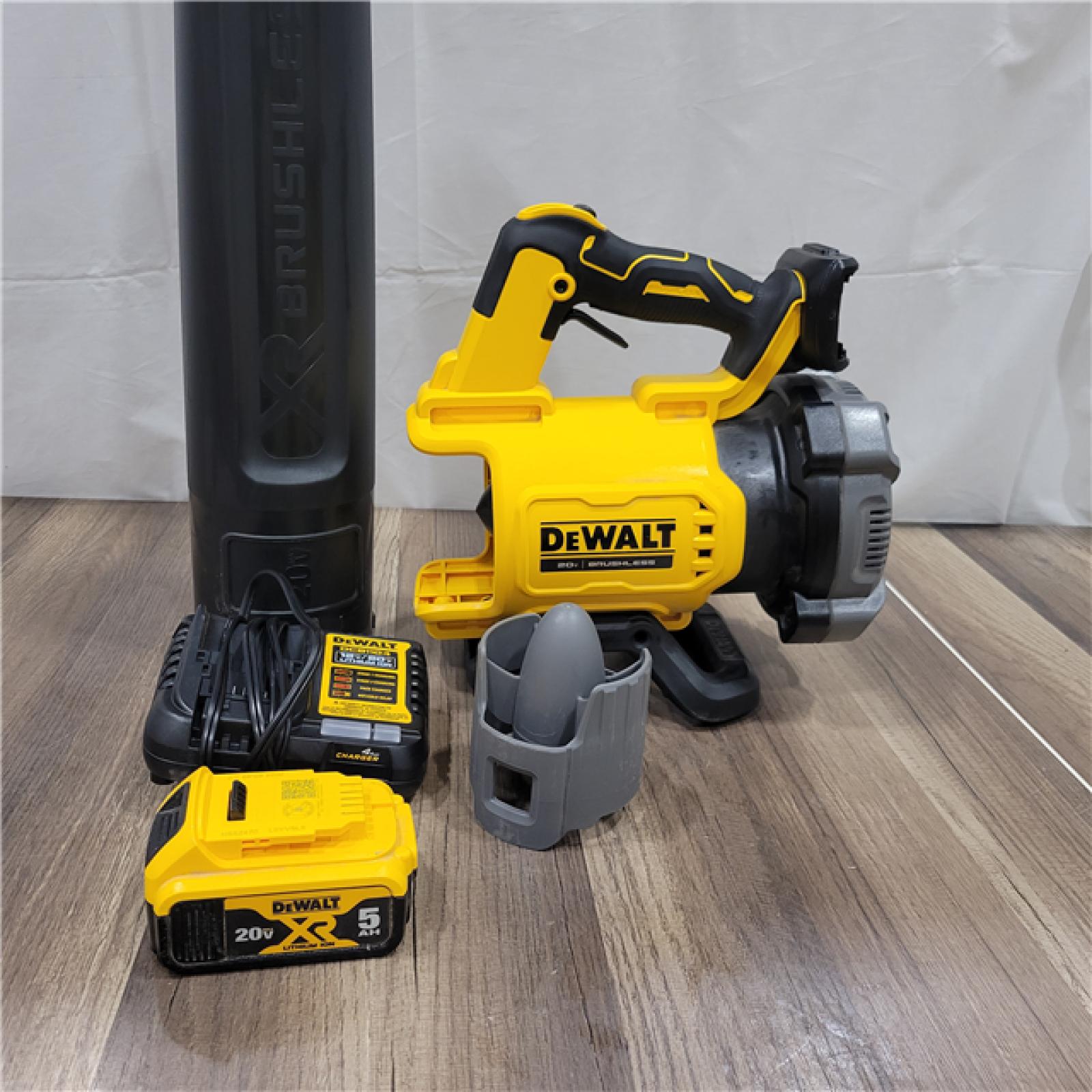 AS-IS  DEWALT 20V MAX* XR Brushless Cordless Handheld Blower Kit